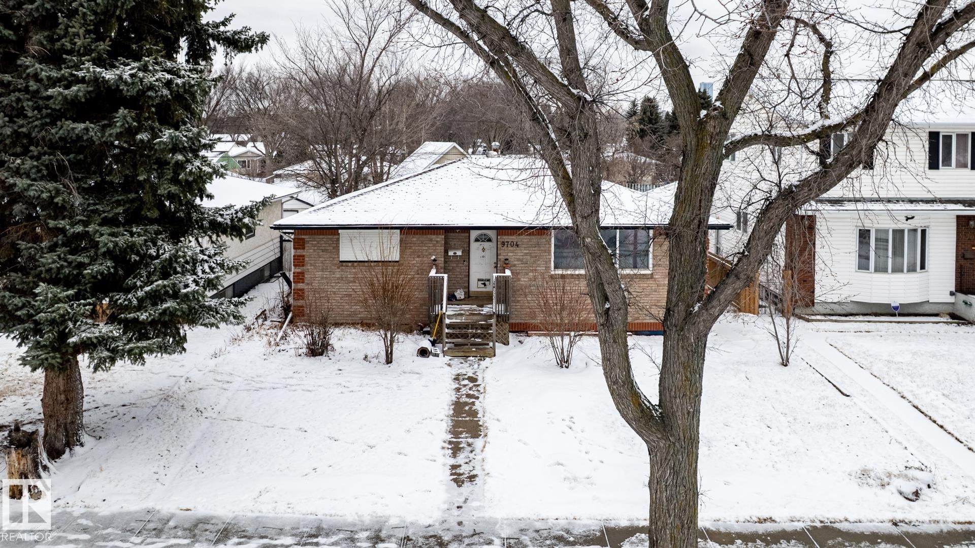 9704 76 Street, Edmonton, AB - Outdoor