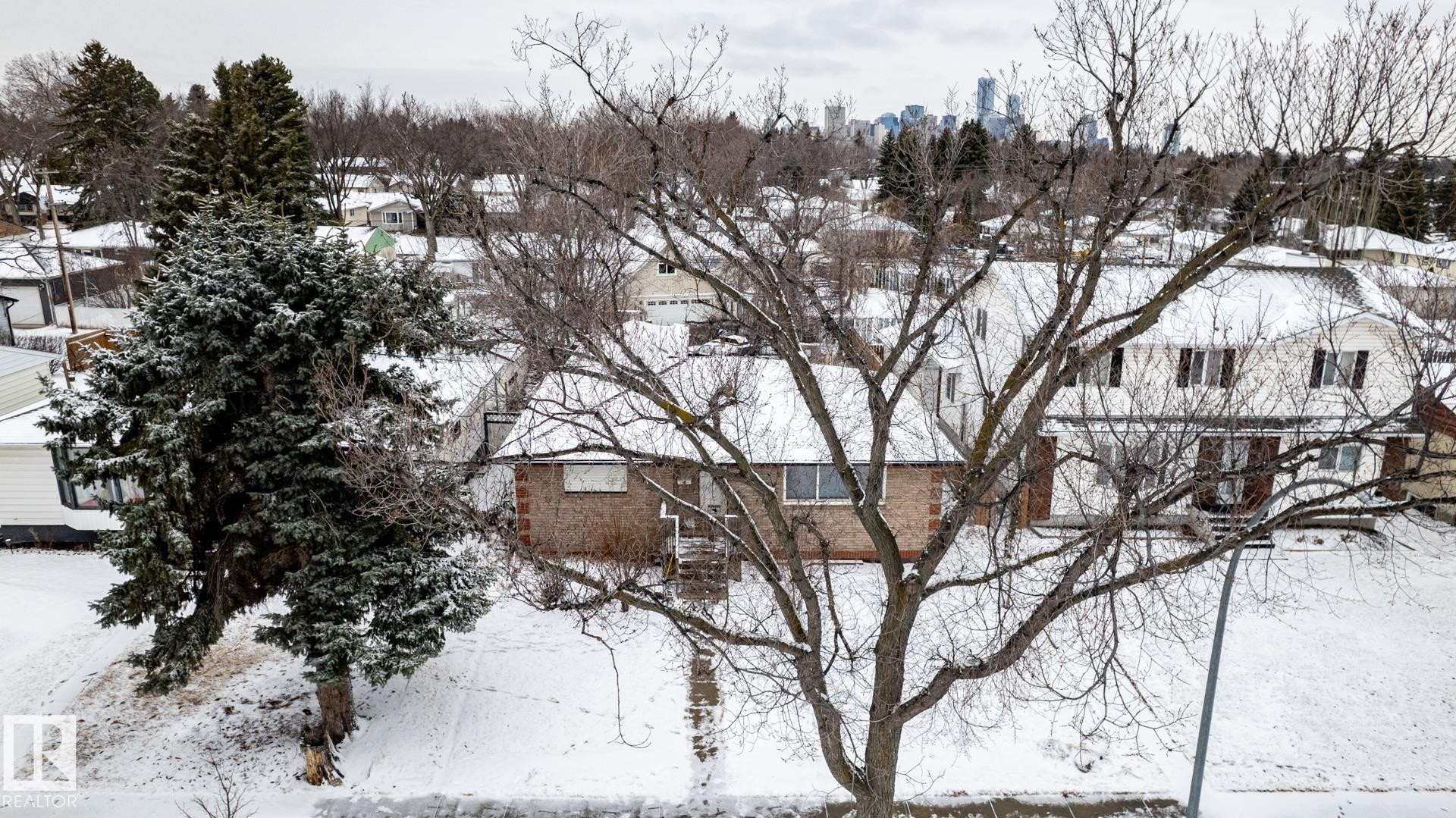 9704 76 Street, Edmonton, AB - Outdoor