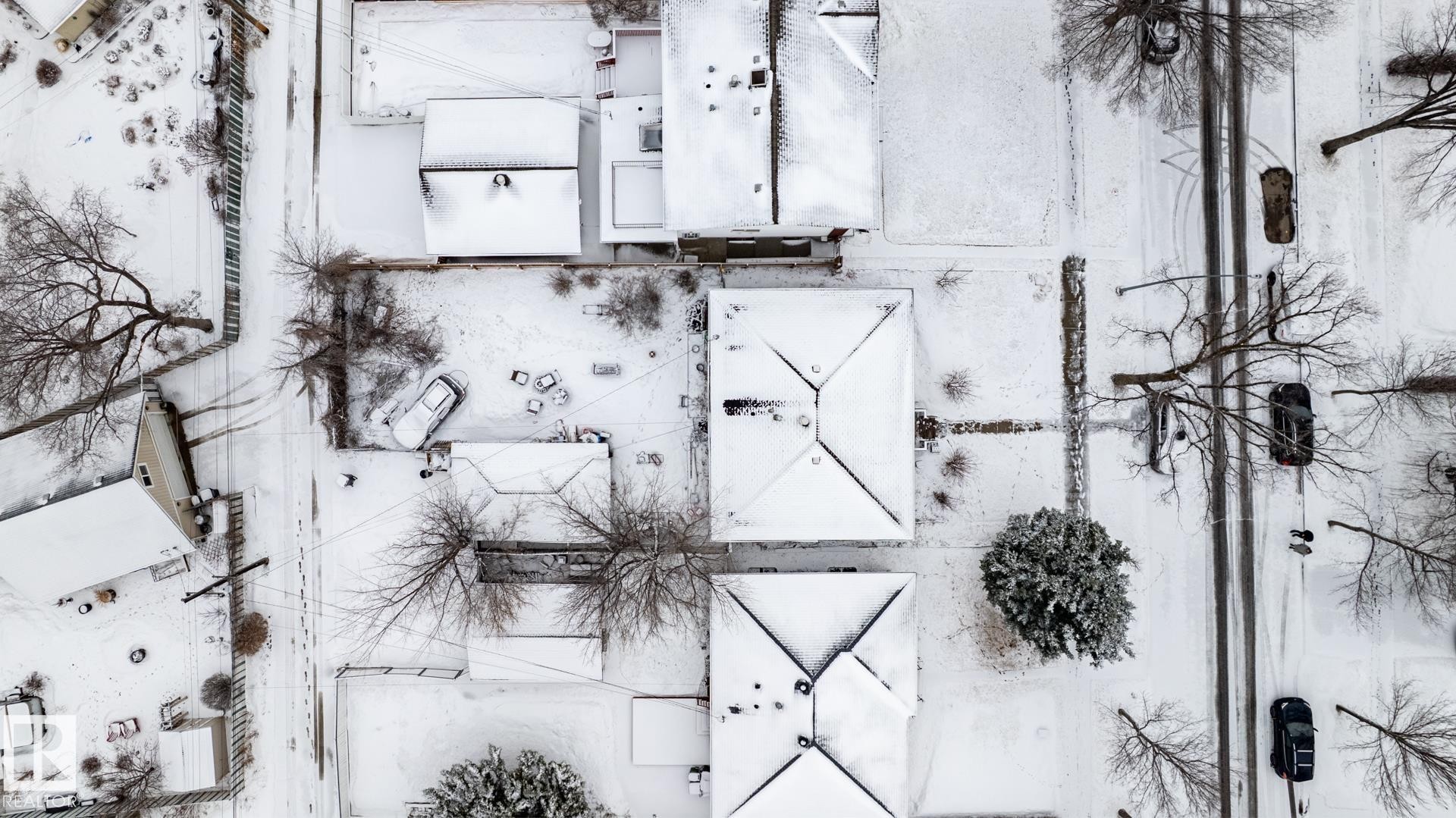 9704 76 Street, Edmonton, AB - Outdoor