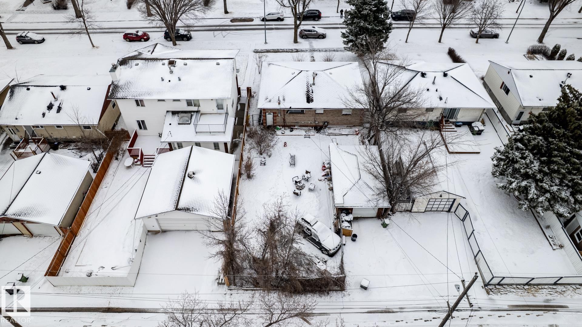 9704 76 Street, Edmonton, AB - Outdoor