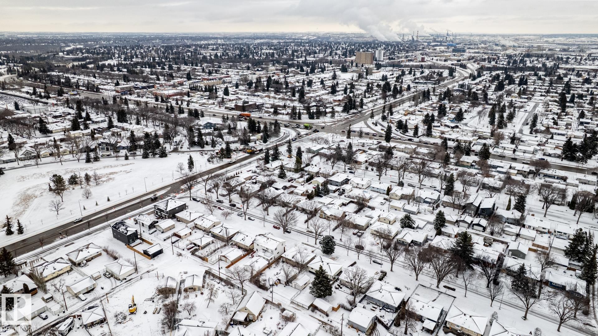 9704 76 Street, Edmonton, AB - Outdoor With View