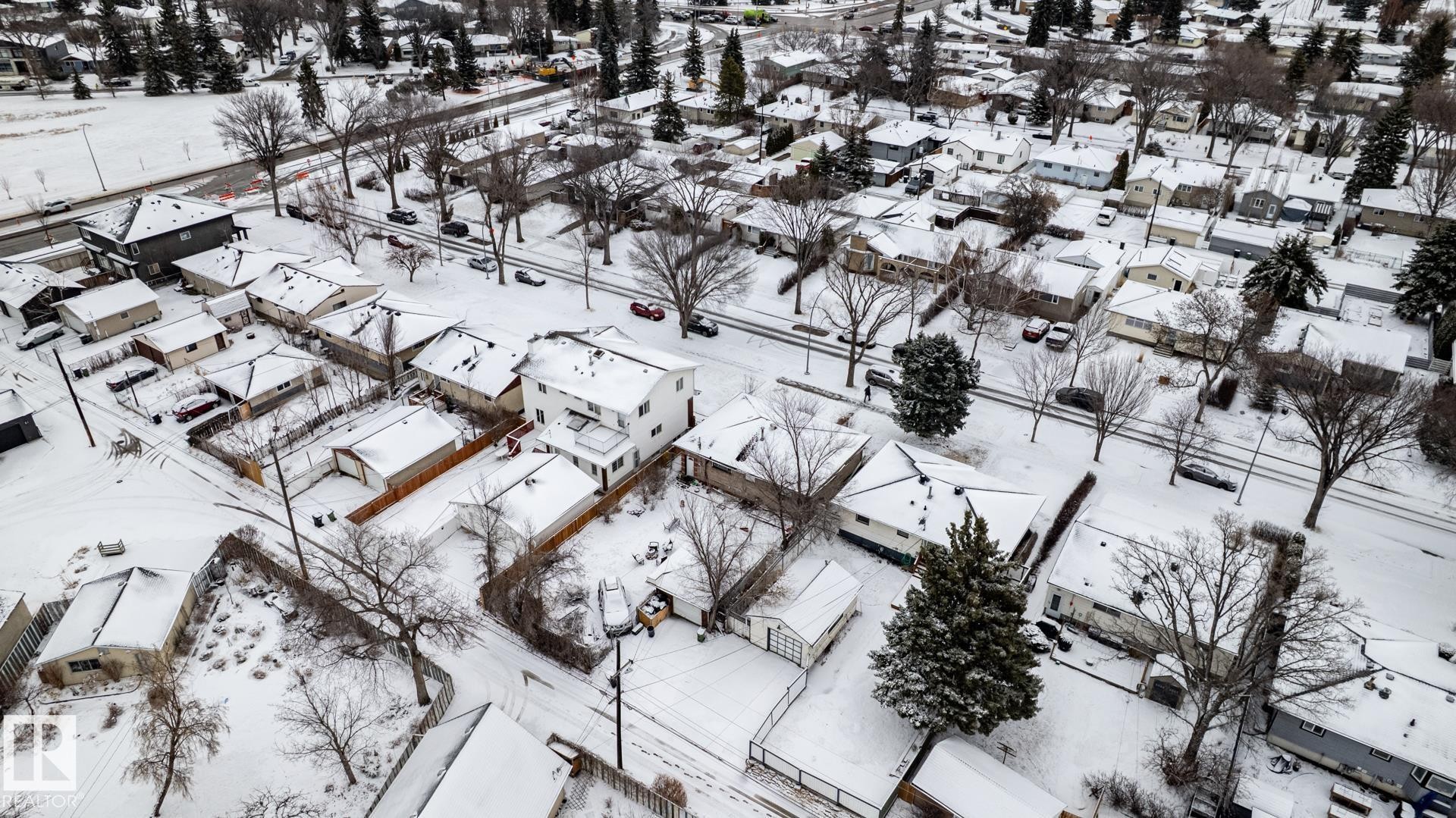 9704 76 Street, Edmonton, AB - Outdoor