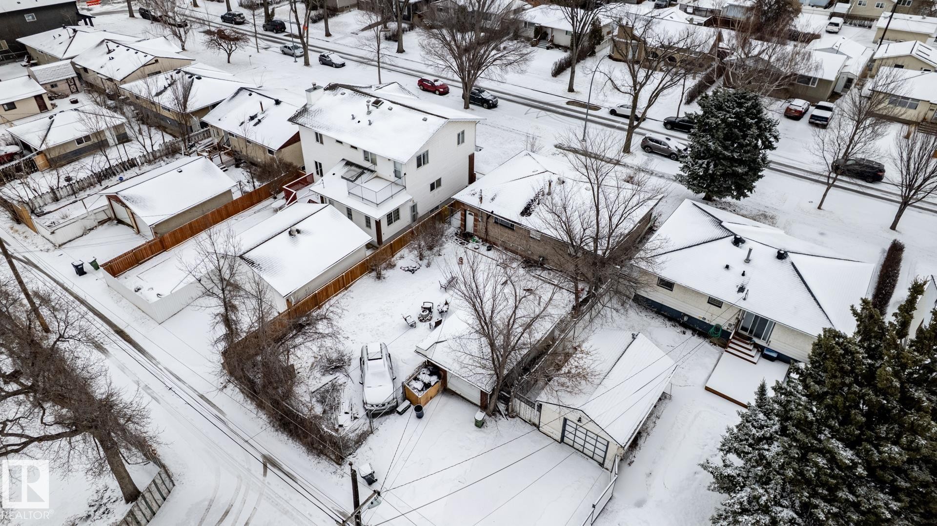 9704 76 Street, Edmonton, AB - Outdoor