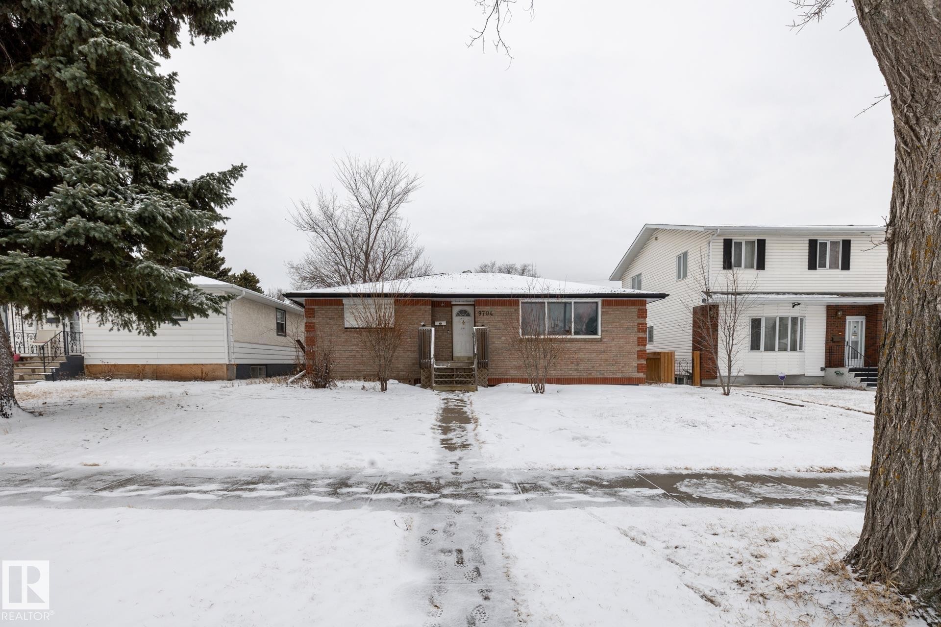 9704 76 Street, Edmonton, AB - Outdoor