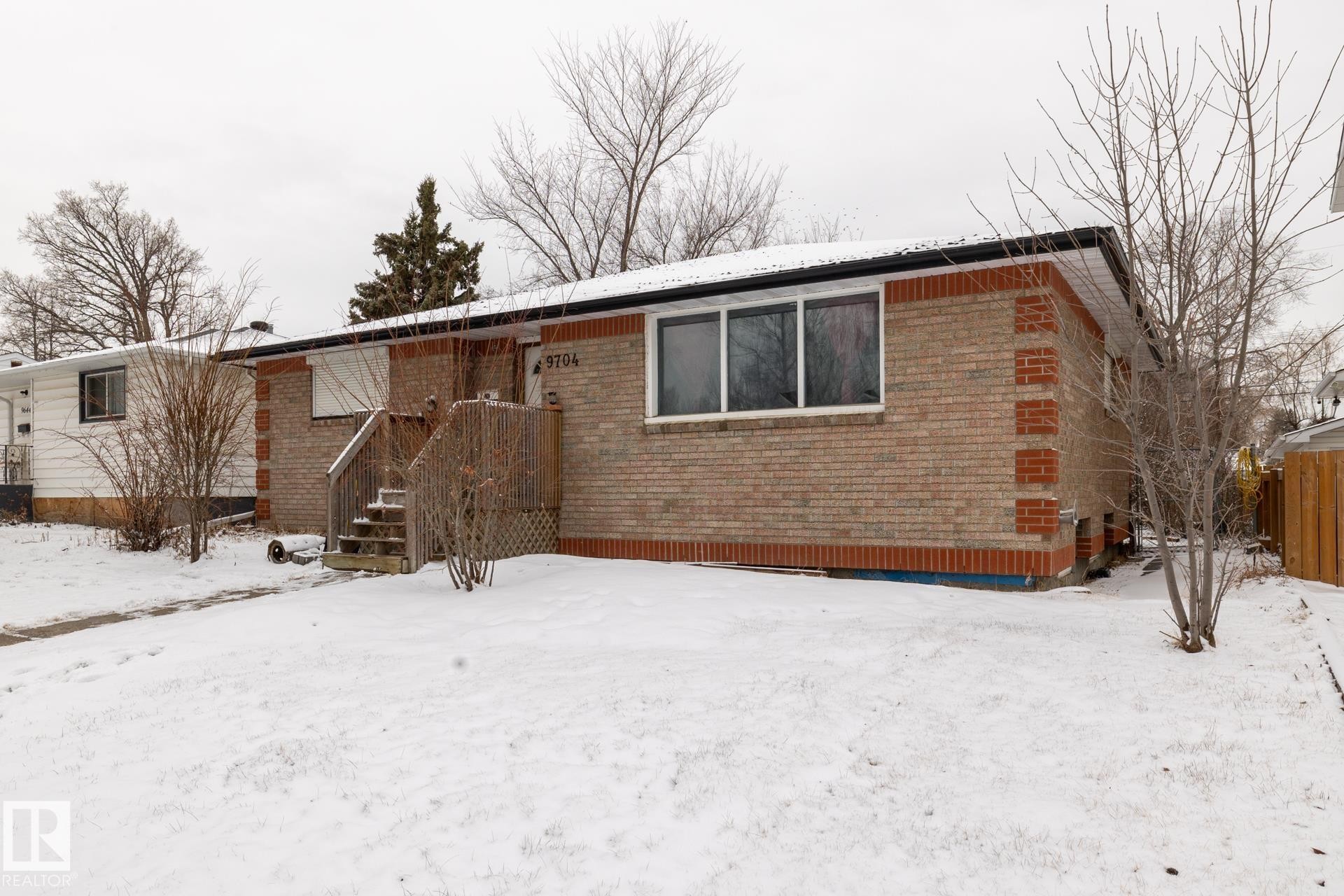 9704 76 Street, Edmonton, AB - Outdoor