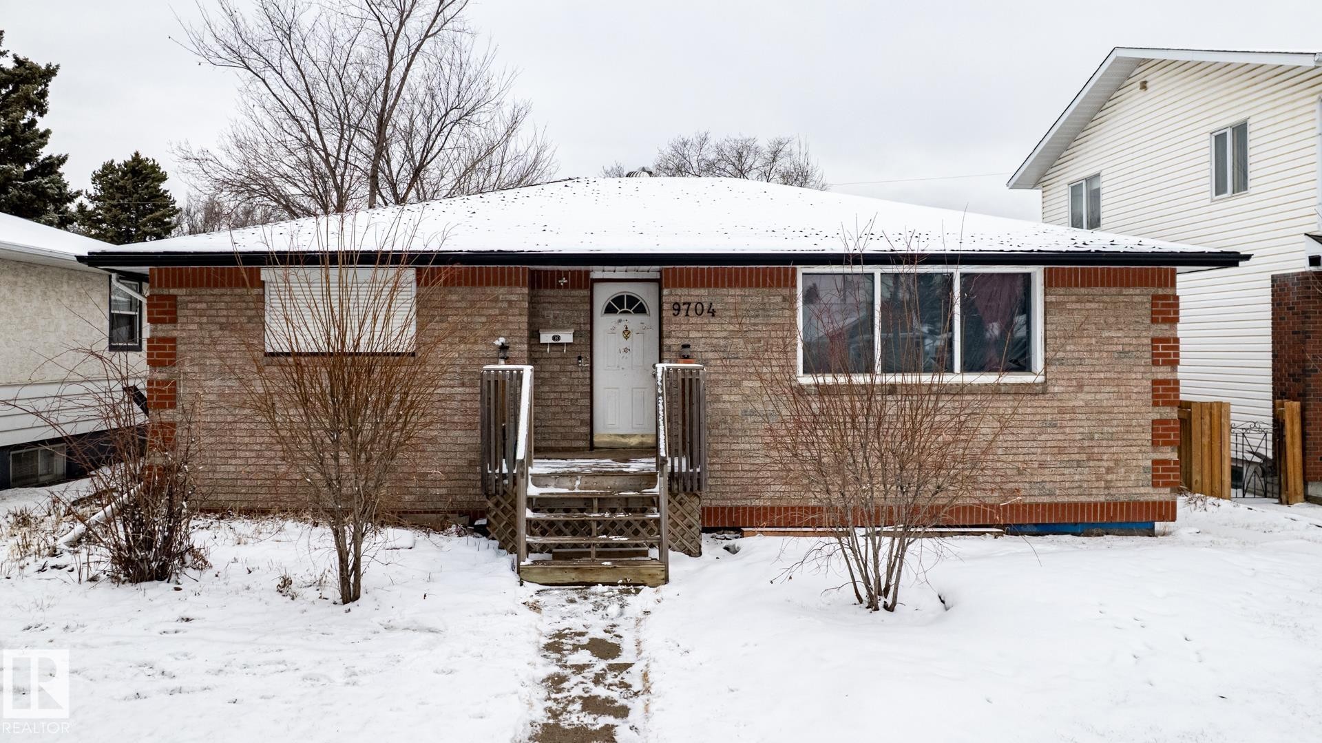 9704 76 Street, Edmonton, AB - Outdoor