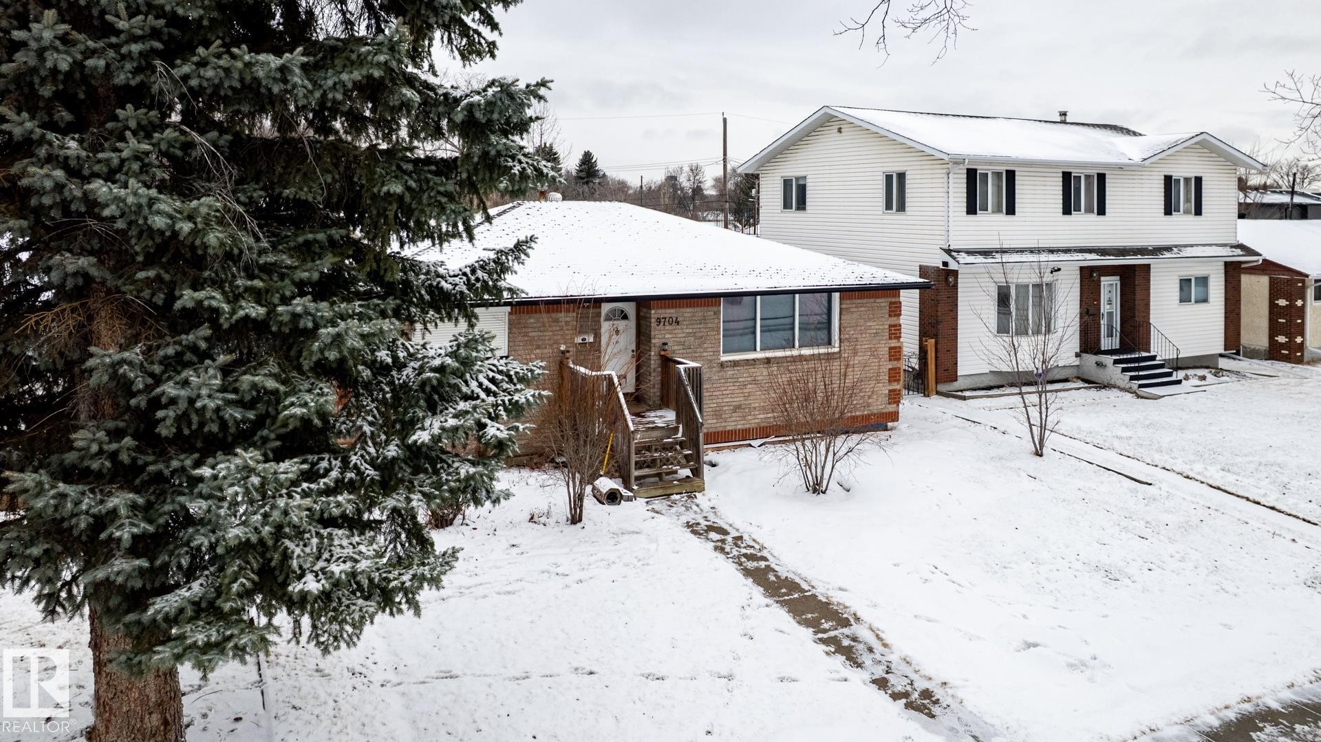 9704 76 Street, Edmonton, AB - Outdoor