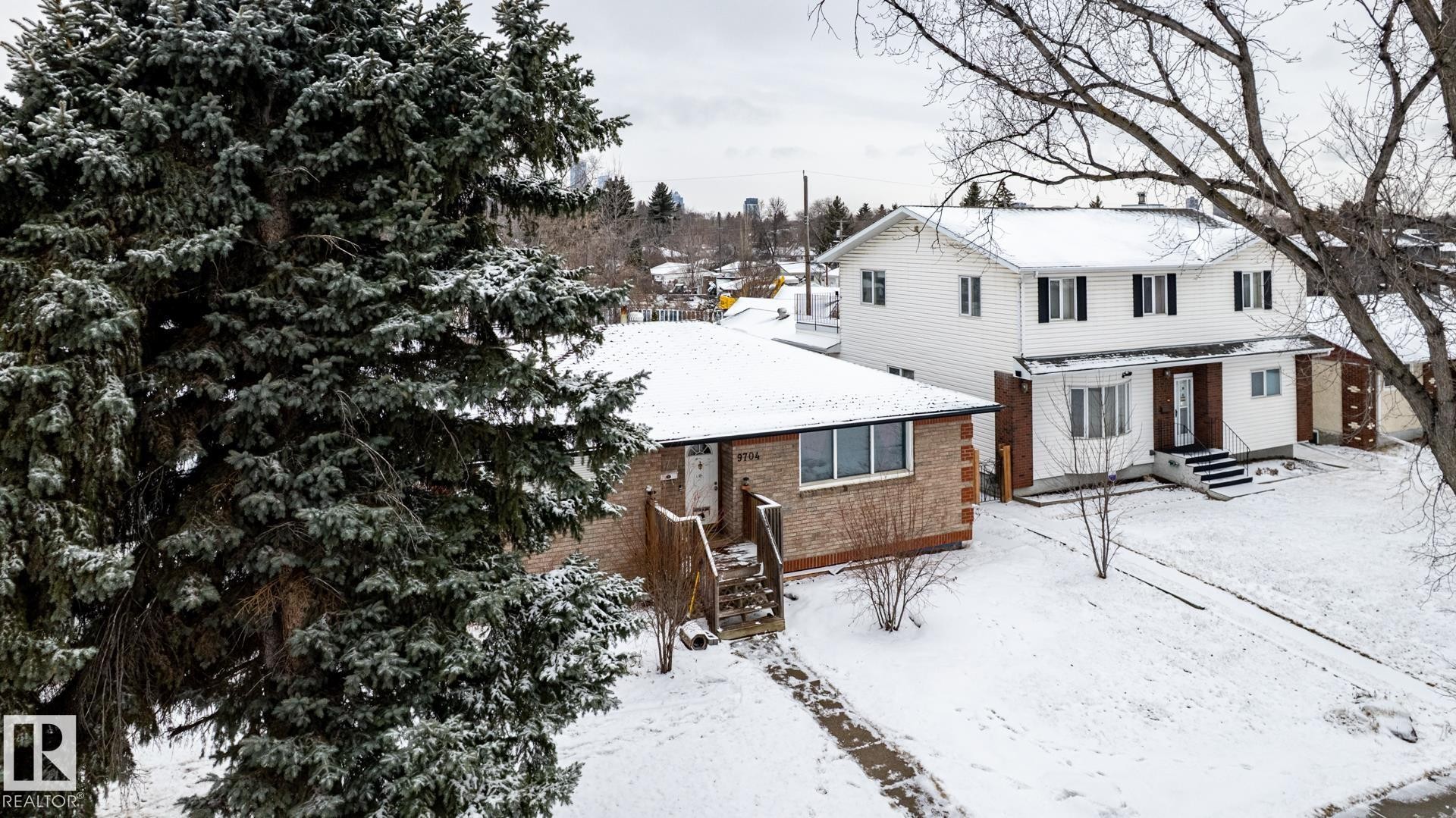 9704 76 Street, Edmonton, AB - Outdoor
