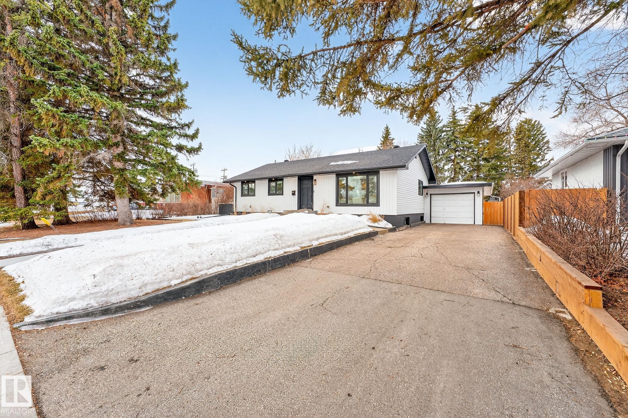 Ranch-style home featuring asphalt driveway, a shingled roof, and an attached garage - 8604 142 Street, Edmonton, AB - Outdoor
