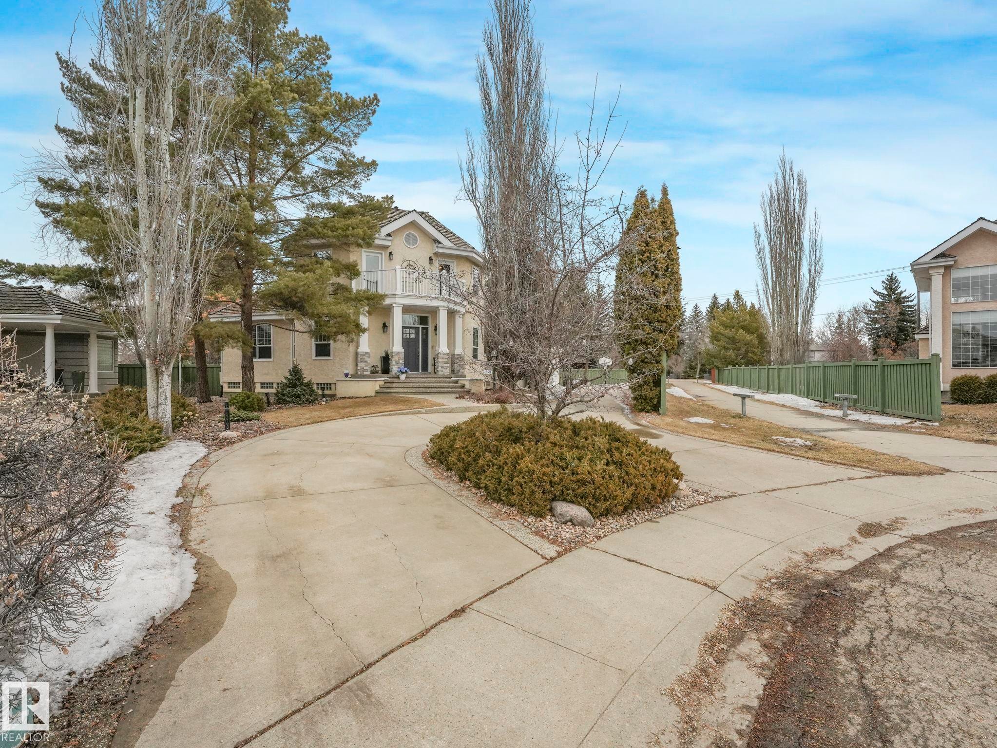 110 Weaver Drive, Edmonton, AB - Outdoor With Facade