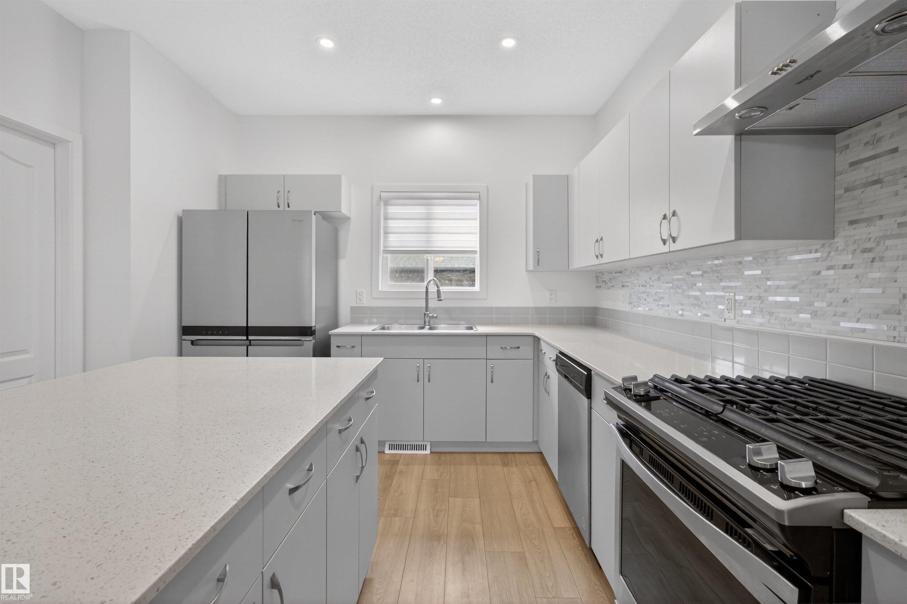 1265 Rosenthal Boulevard, Edmonton, AB - Indoor Photo Showing Kitchen With Upgraded Kitchen