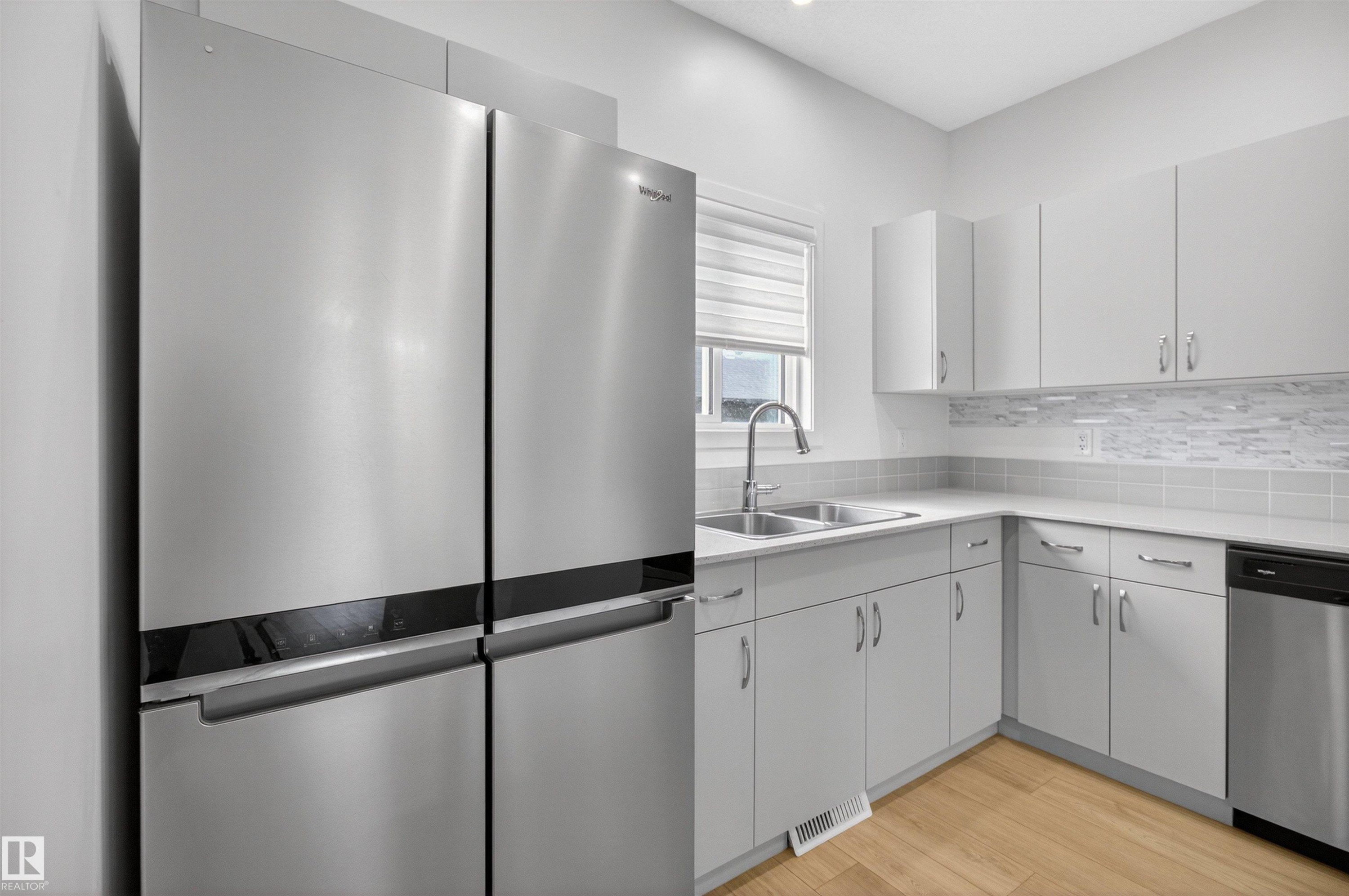 1265 Rosenthal Boulevard, Edmonton, AB - Indoor Photo Showing Kitchen With Double Sink