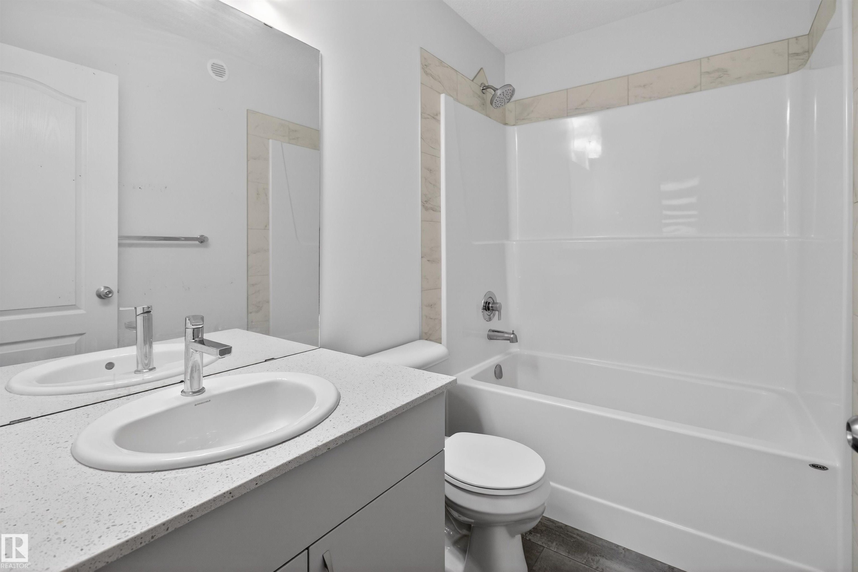 1265 Rosenthal Boulevard, Edmonton, AB - Indoor Photo Showing Bathroom