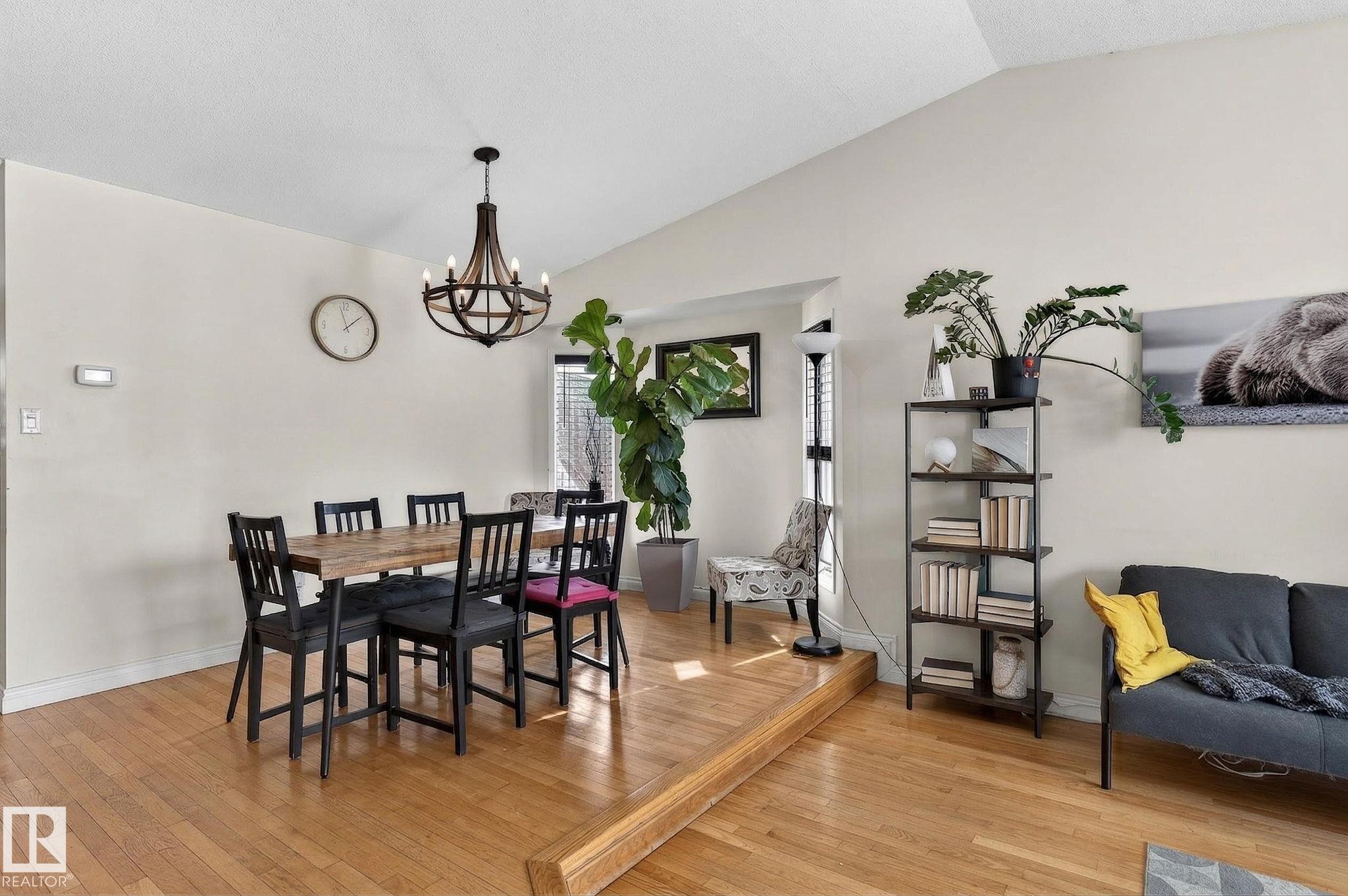 4 Dorset Place, St. Albert, AB - Indoor Photo Showing Dining Room