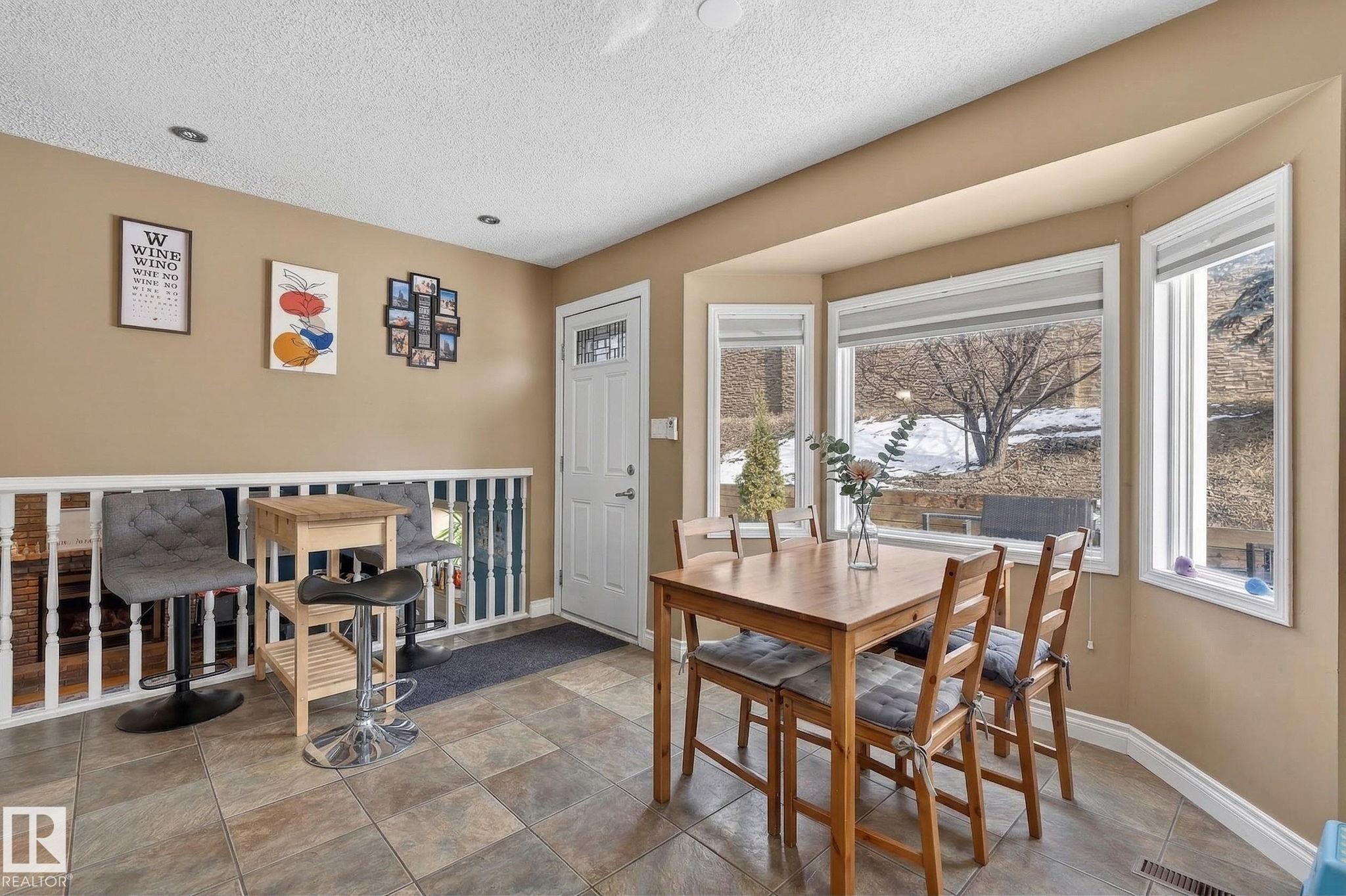 4 Dorset Place, St. Albert, AB - Indoor Photo Showing Dining Room