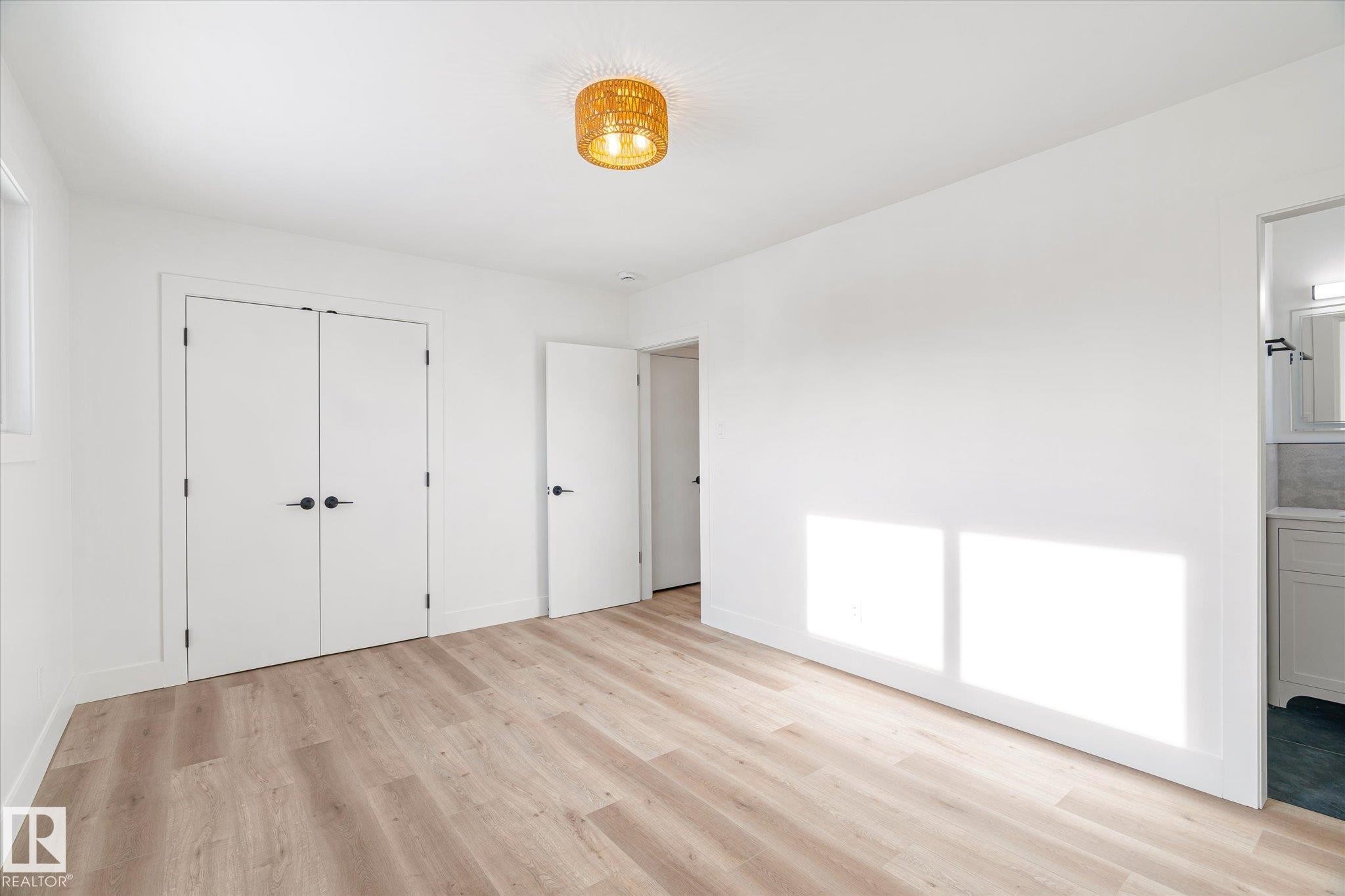 5504 94A Avenue, Edmonton, AB - Indoor Photo Showing Other Room