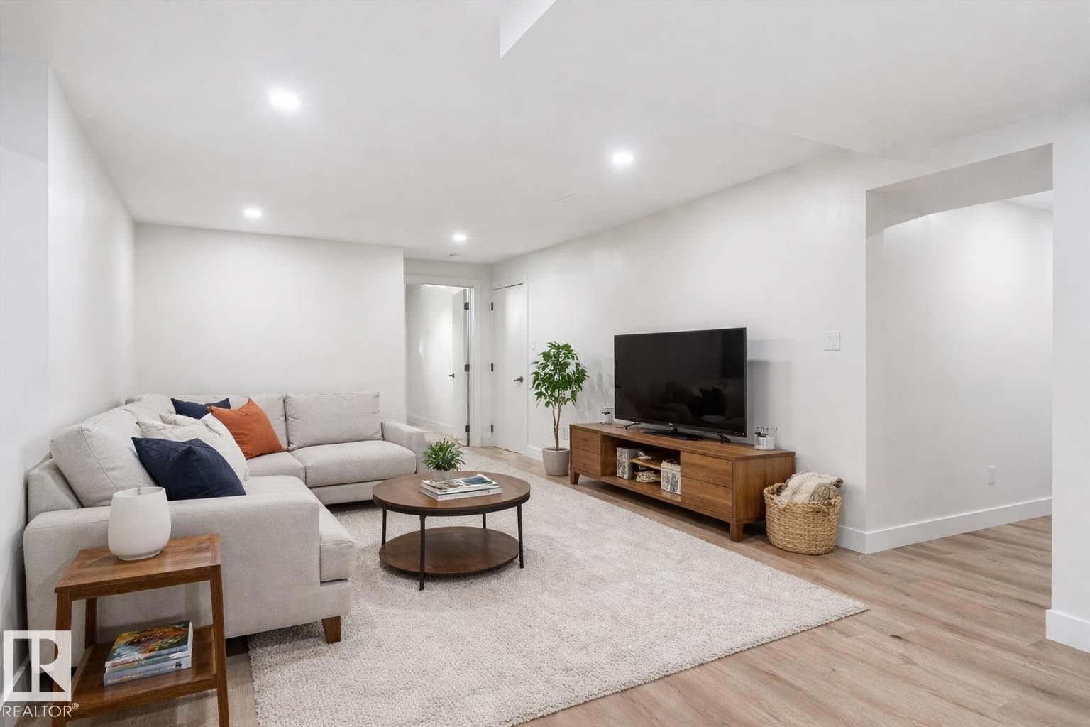 5504 94A Avenue, Edmonton, AB - Indoor