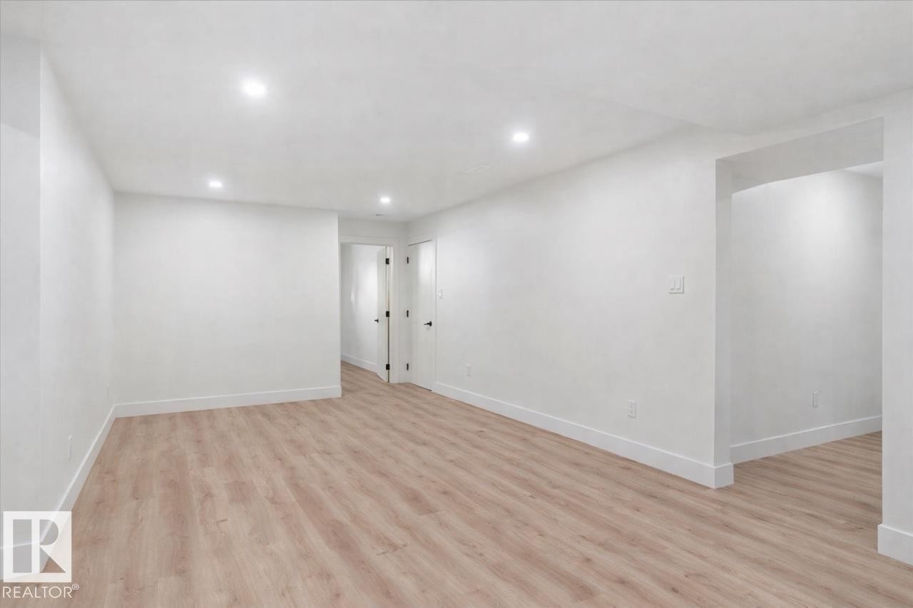 5504 94A Avenue, Edmonton, AB - Indoor Photo Showing Other Room