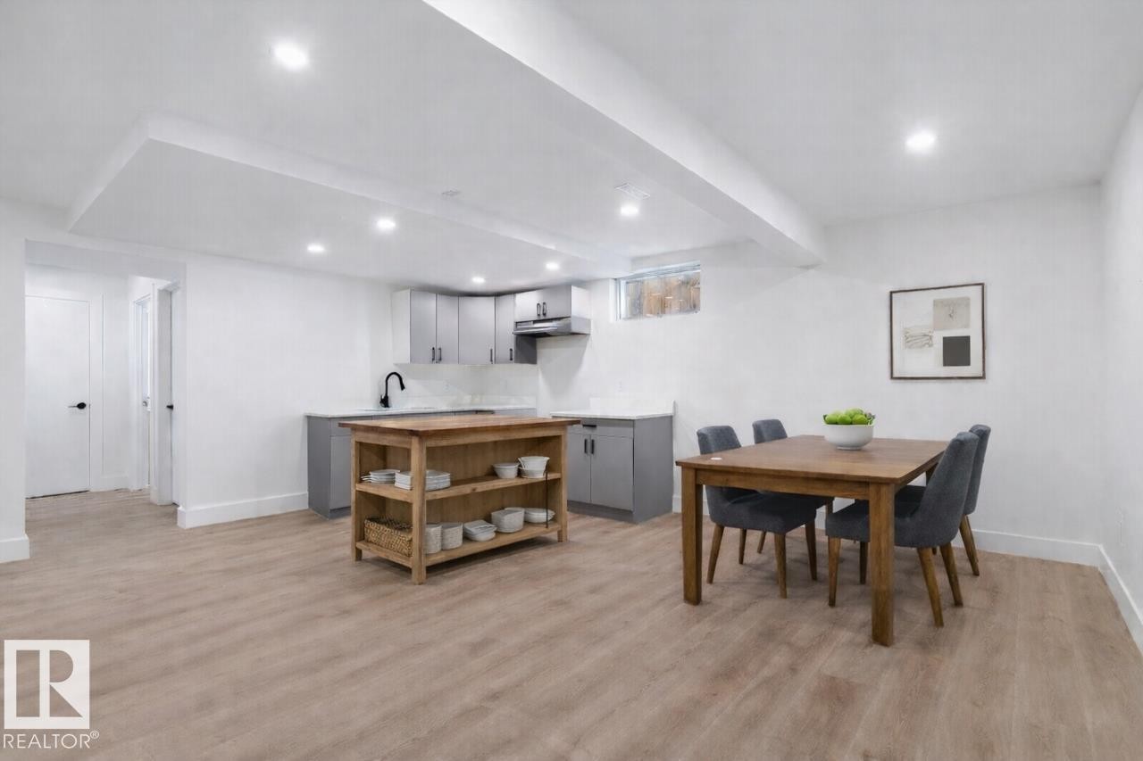 5504 94A Avenue, Edmonton, AB - Indoor Photo Showing Dining Room