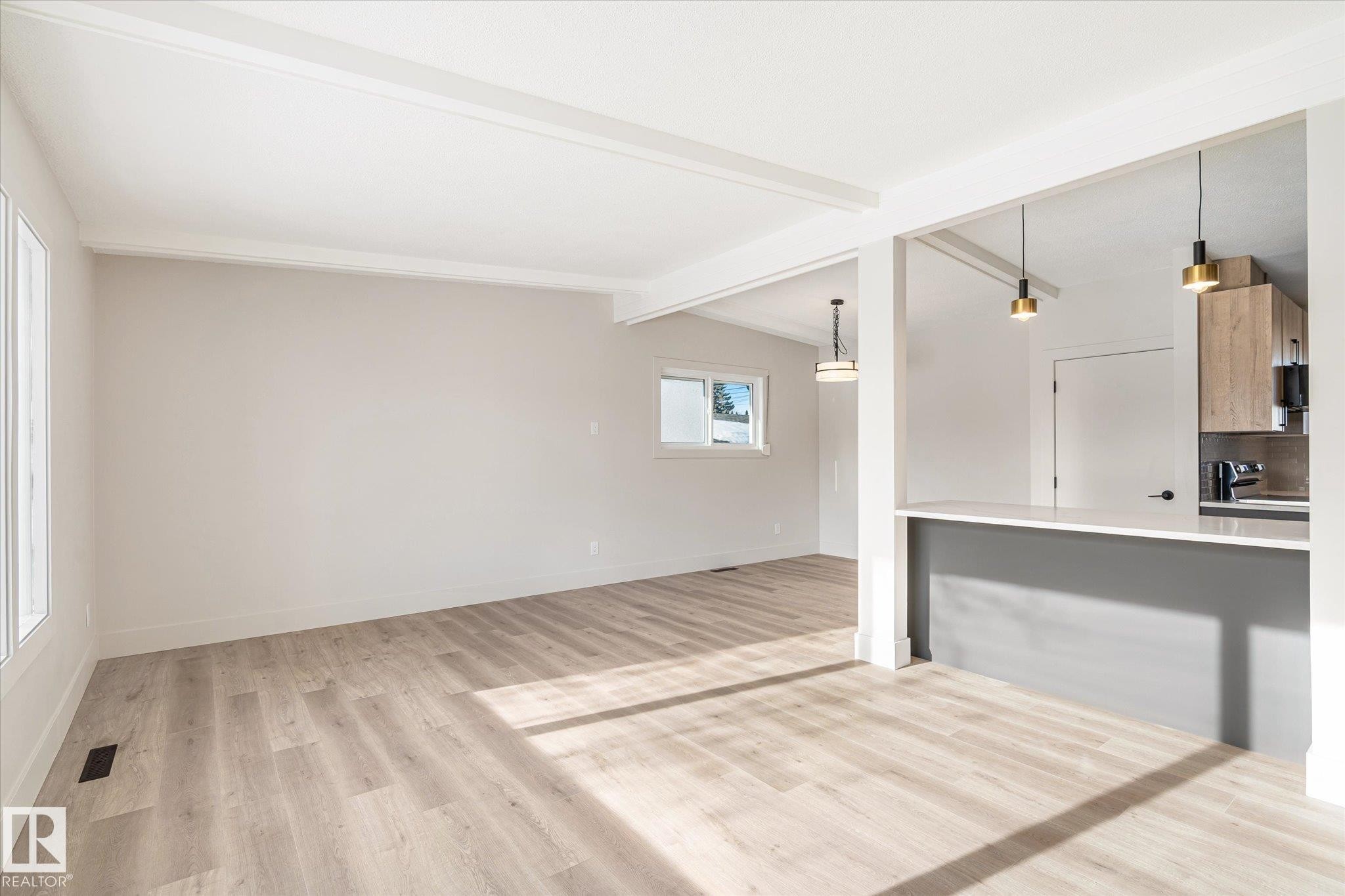 5504 94A Avenue, Edmonton, AB - Indoor Photo Showing Other Room