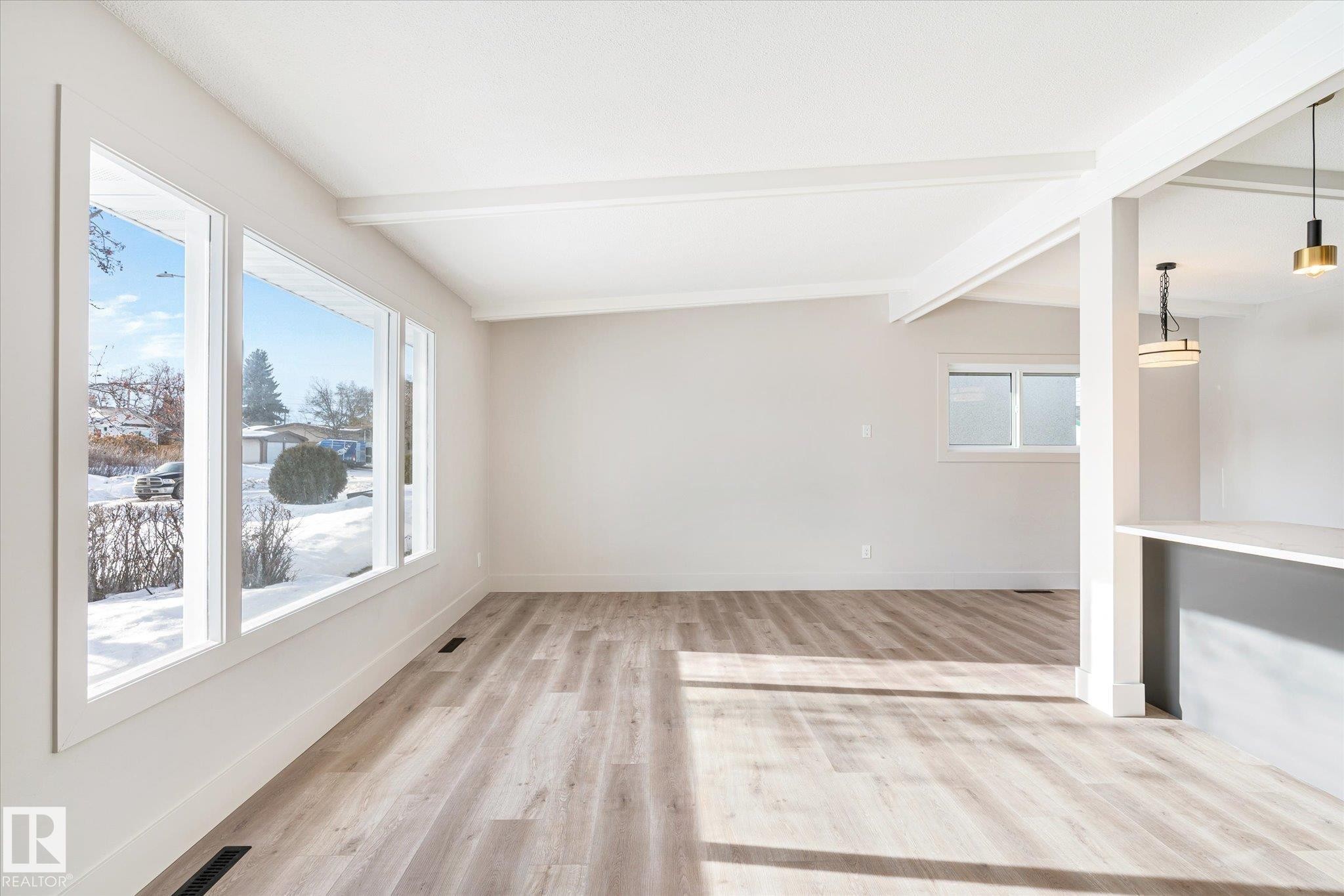 5504 94A Avenue, Edmonton, AB - Indoor Photo Showing Other Room