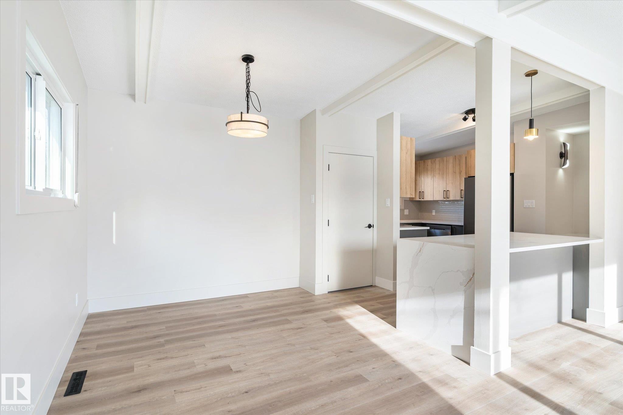 5504 94A Avenue, Edmonton, AB - Indoor Photo Showing Other Room