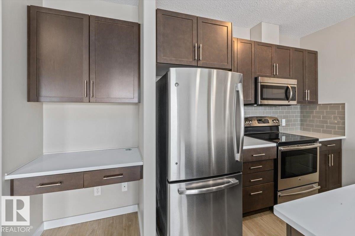 412 320 Ambleside Link Link, Edmonton, AB - Indoor Photo Showing Kitchen With Stainless Steel Kitchen With Upgraded Kitchen