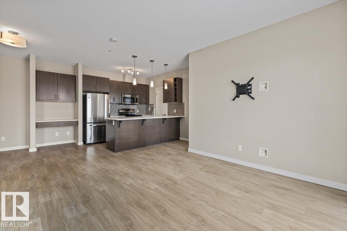 412 320 Ambleside Link Link, Edmonton, AB - Indoor Photo Showing Kitchen With Stainless Steel Kitchen