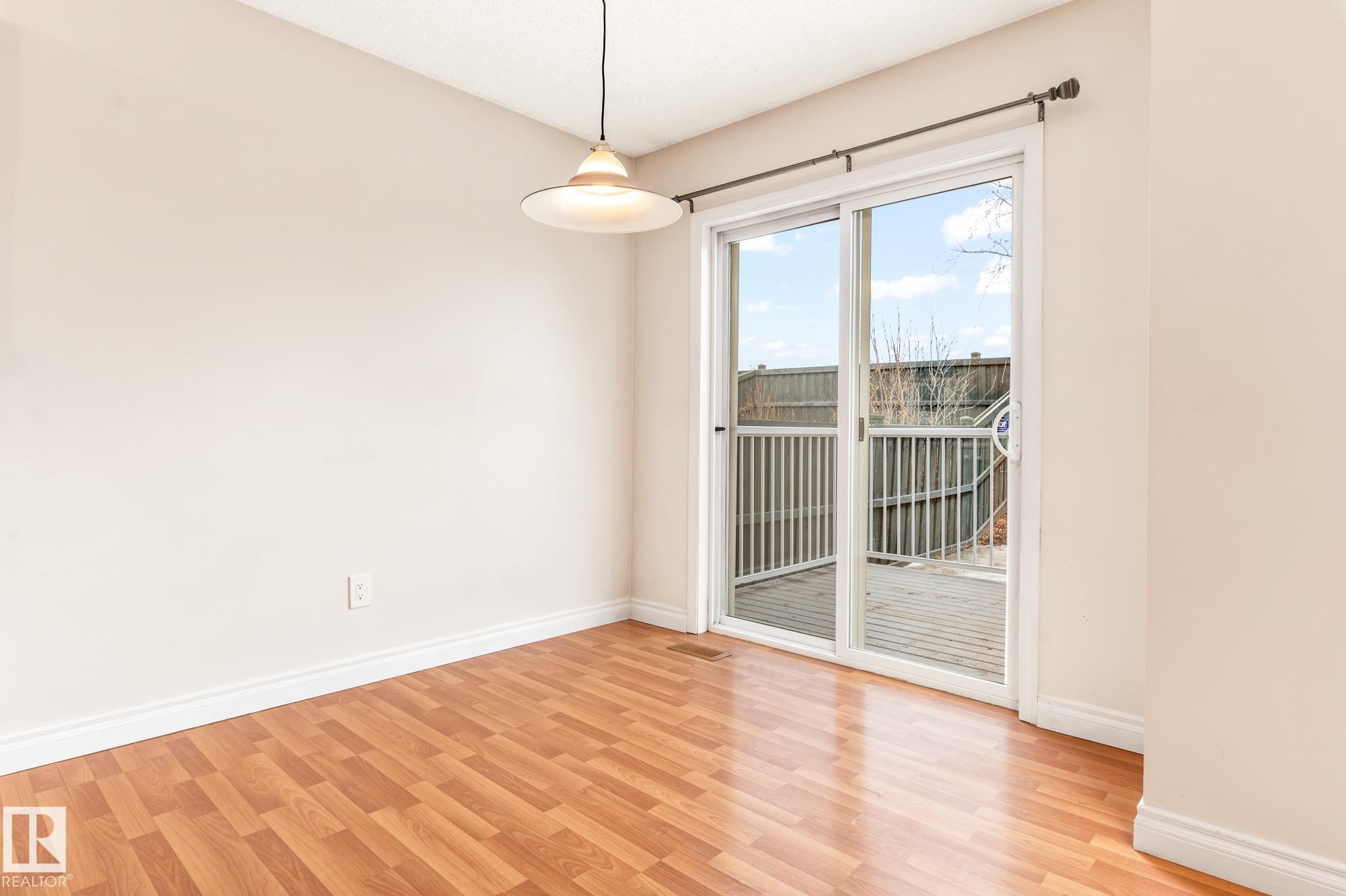 41 2021 Grantham Court, Edmonton, AB - Indoor Photo Showing Other Room