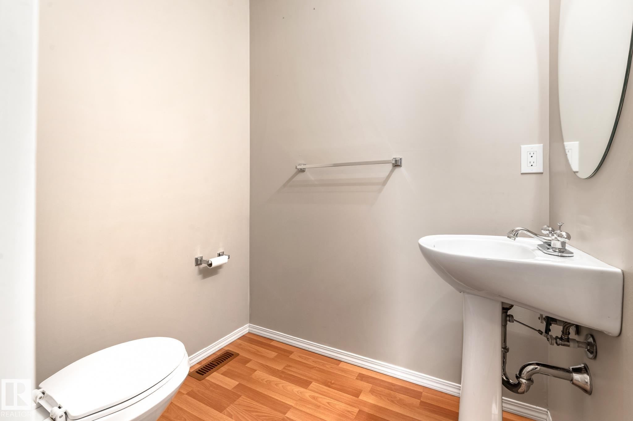41 2021 Grantham Court, Edmonton, AB - Indoor Photo Showing Bathroom