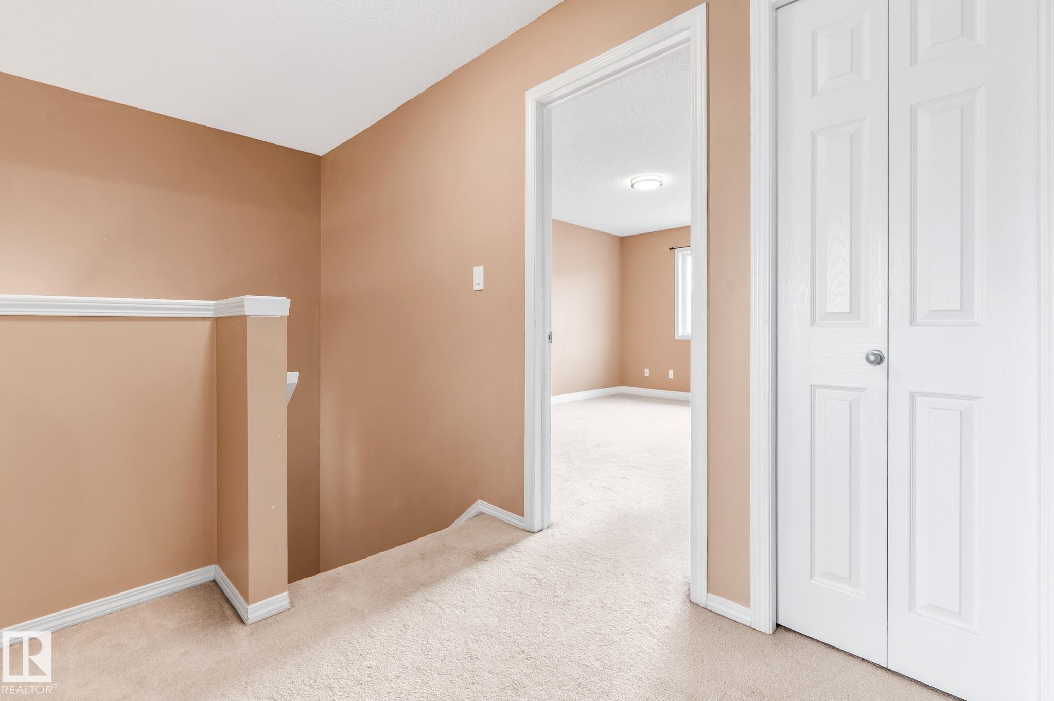 41 2021 Grantham Court, Edmonton, AB - Indoor Photo Showing Other Room