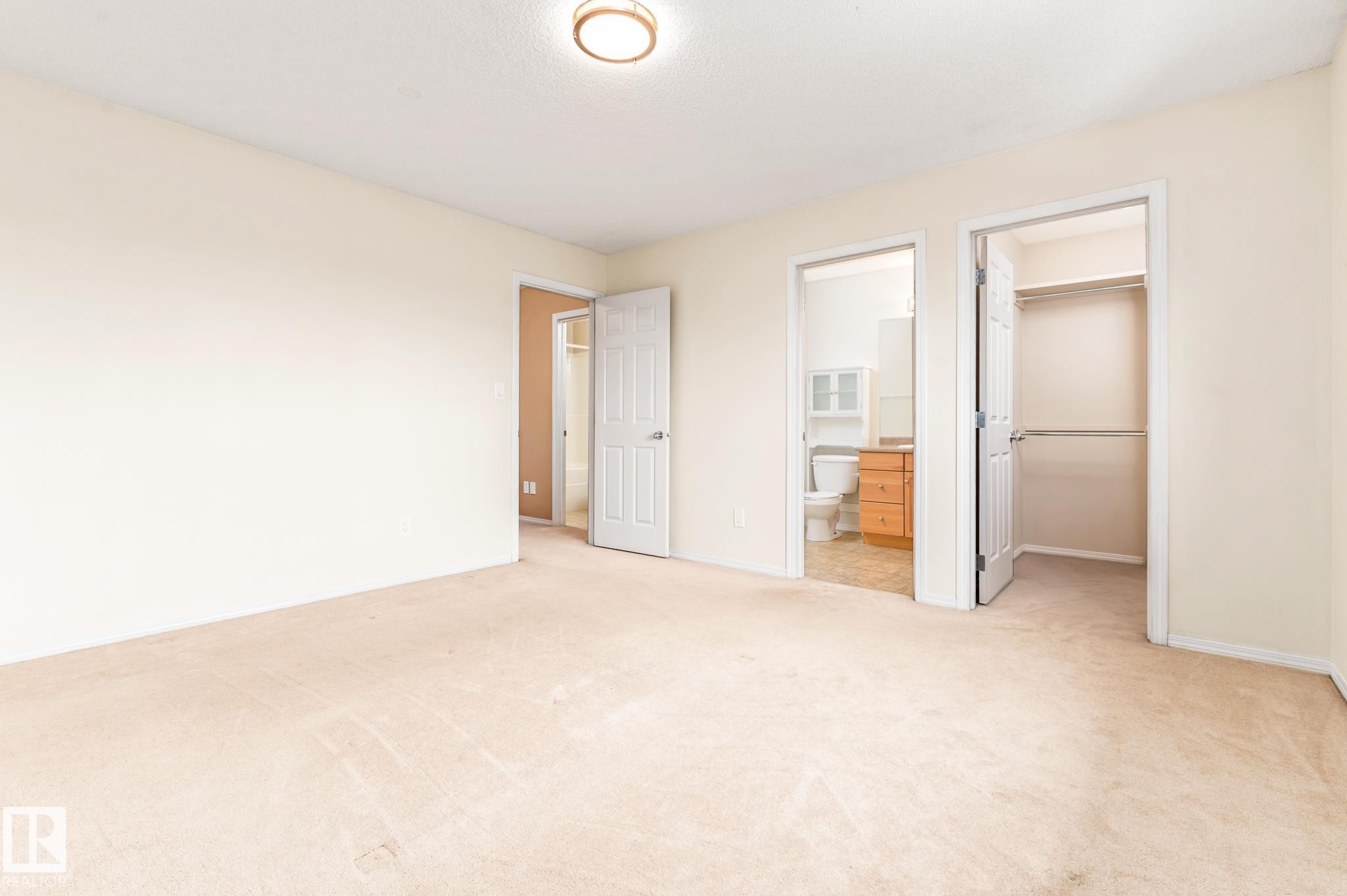 41 2021 Grantham Court, Edmonton, AB - Indoor Photo Showing Other Room