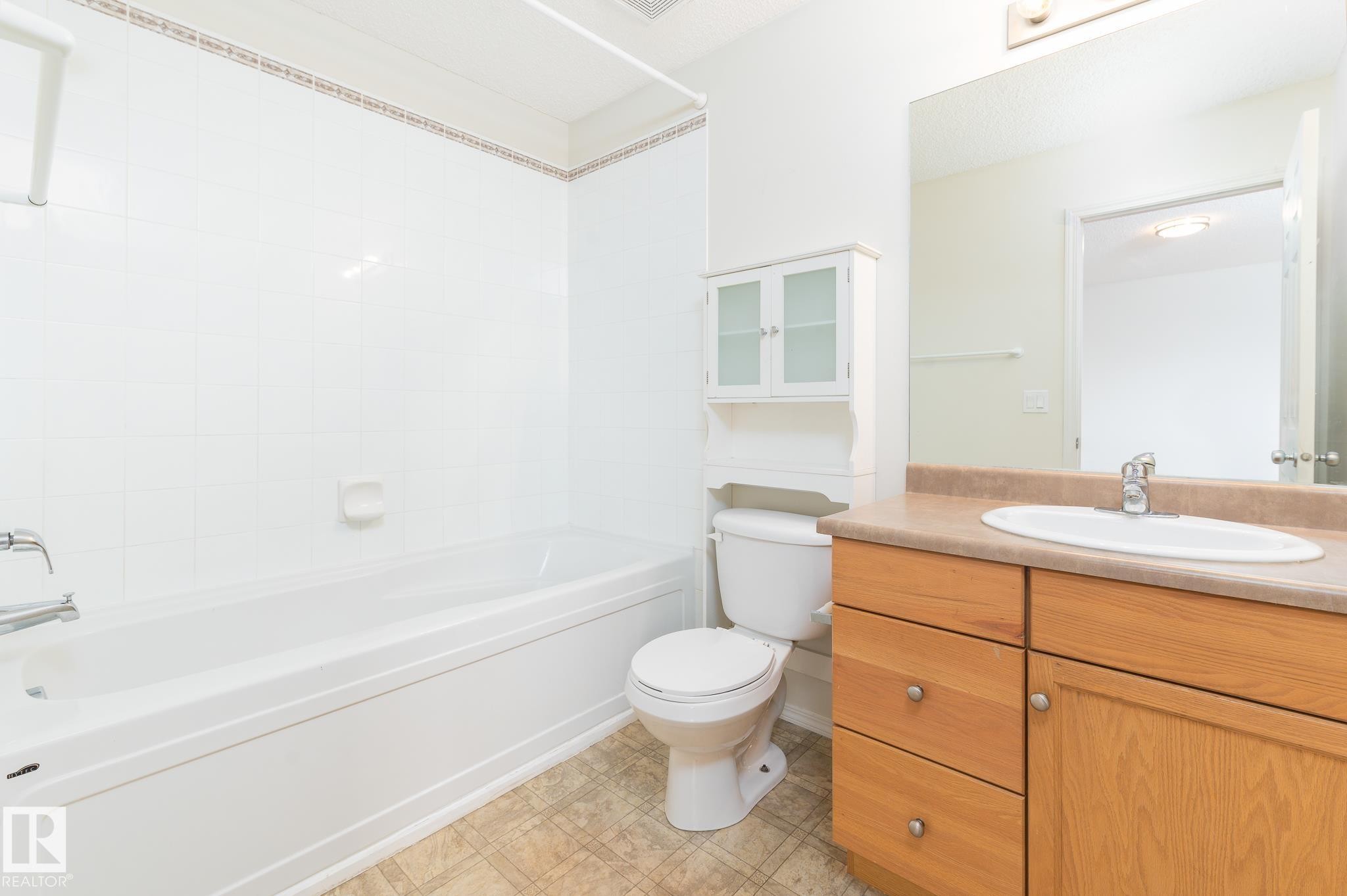 41 2021 Grantham Court, Edmonton, AB - Indoor Photo Showing Bathroom