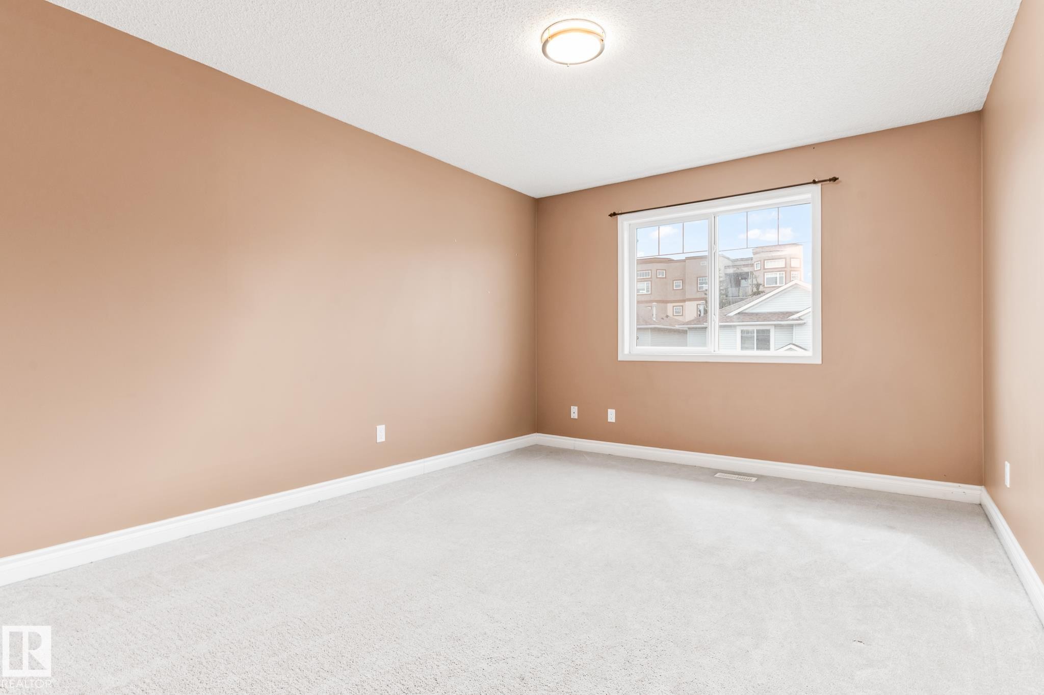 41 2021 Grantham Court, Edmonton, AB - Indoor Photo Showing Other Room