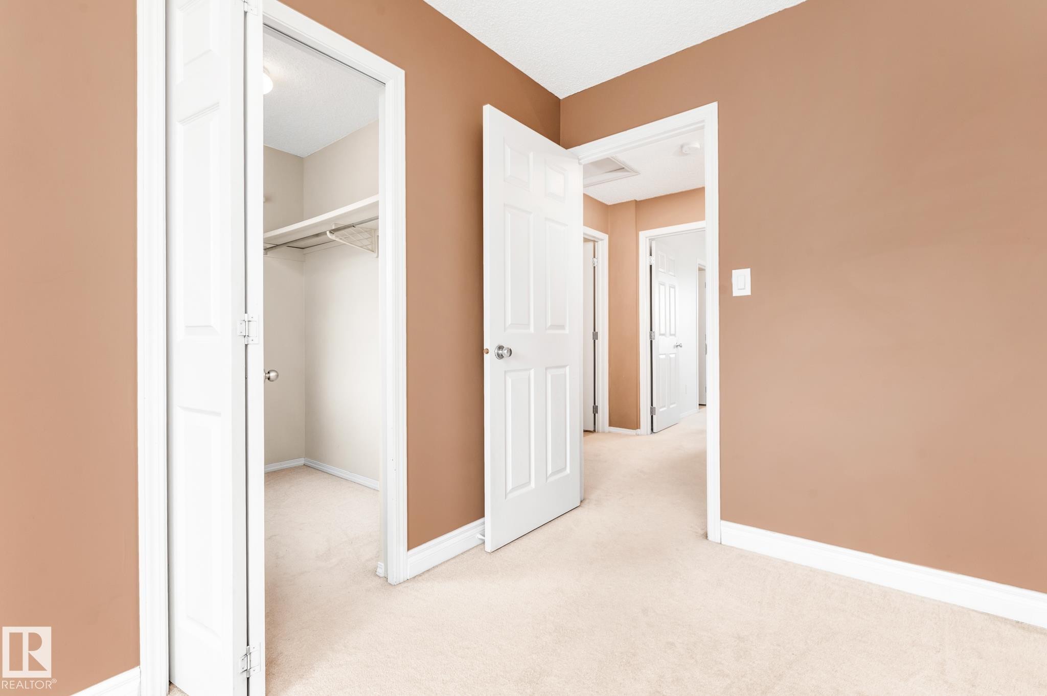 41 2021 Grantham Court, Edmonton, AB - Indoor Photo Showing Other Room