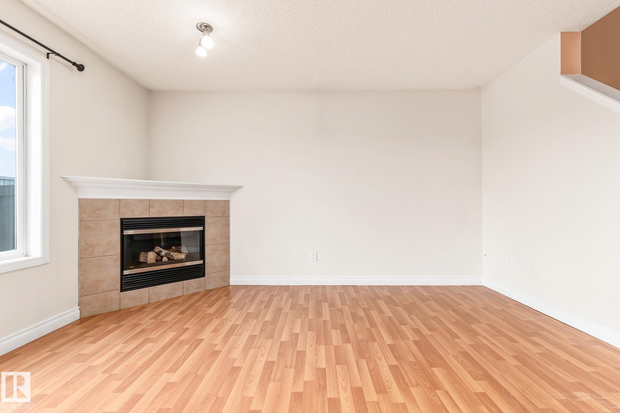 41 2021 Grantham Court, Edmonton, AB - Indoor With Fireplace