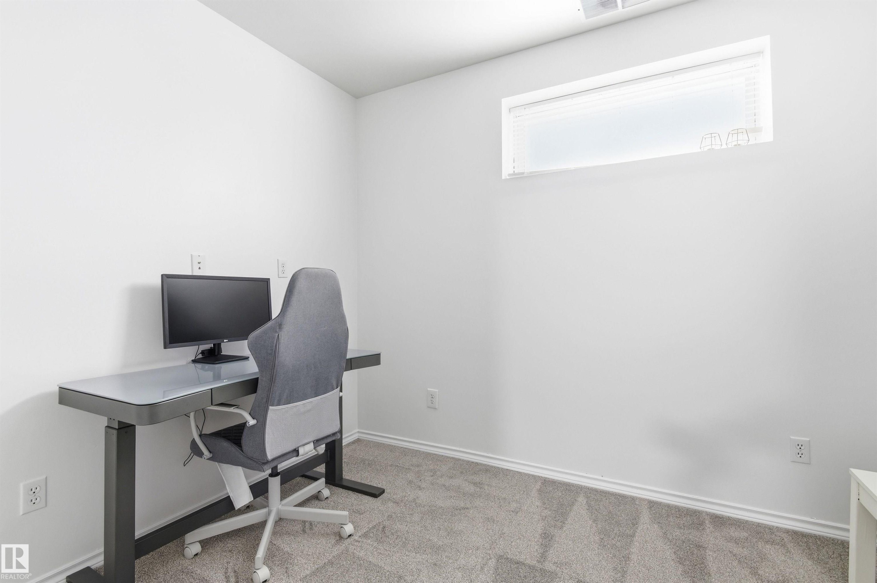 582 Glenwright Crescent, Edmonton, AB - Indoor Photo Showing Office