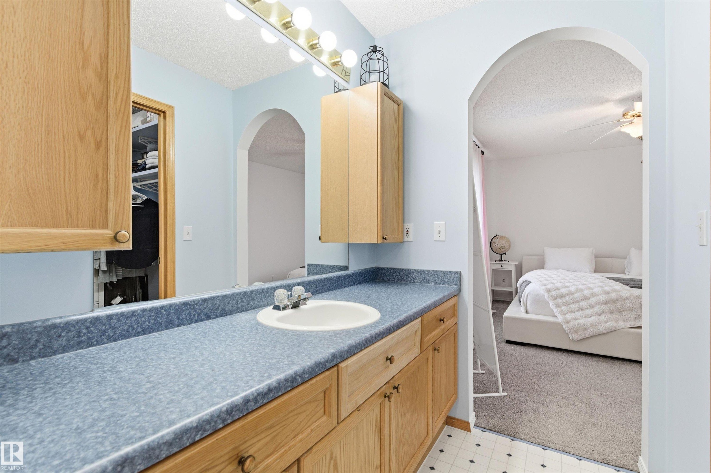 582 Glenwright Crescent, Edmonton, AB - Indoor Photo Showing Bathroom