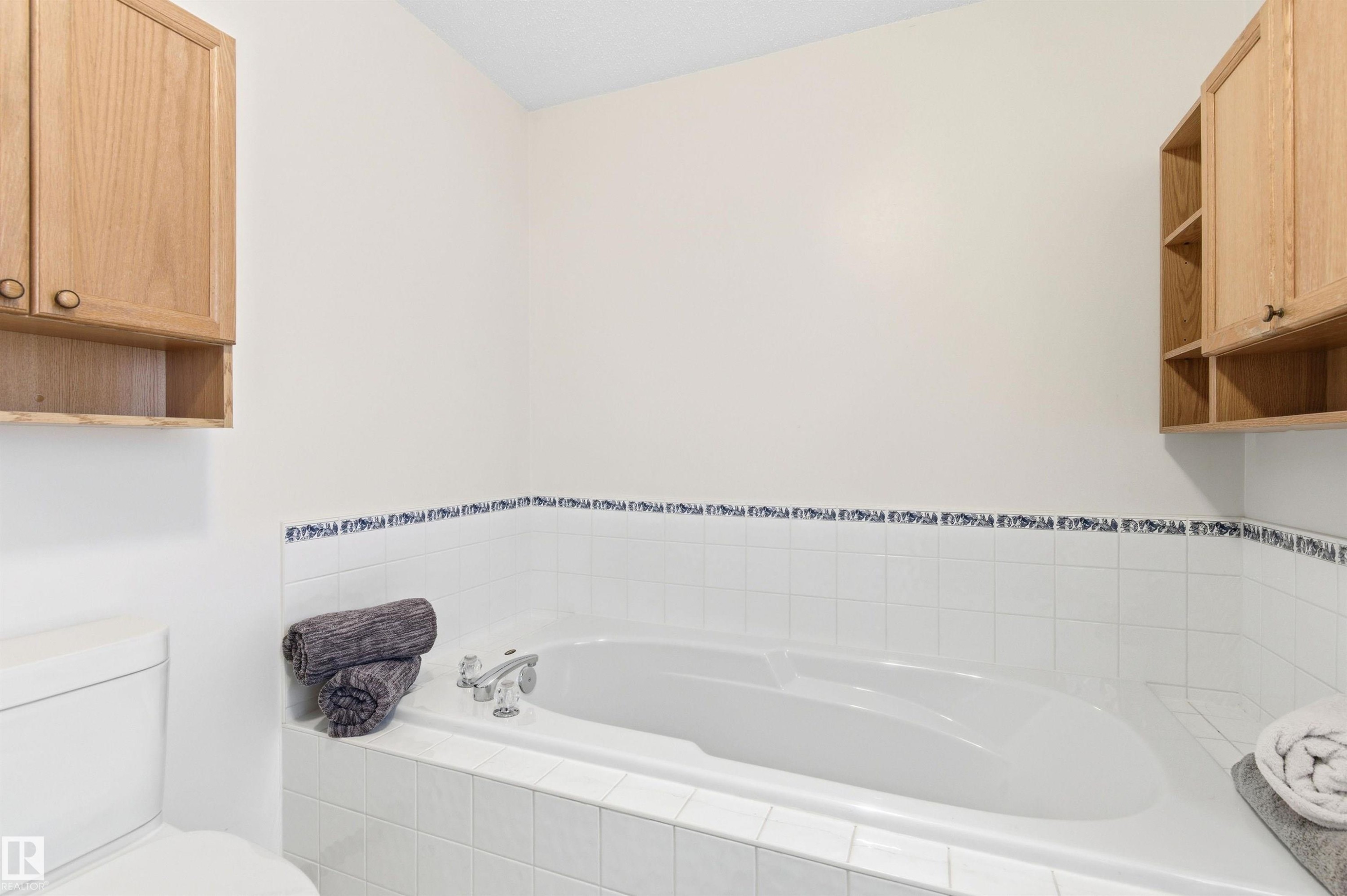 582 Glenwright Crescent, Edmonton, AB - Indoor Photo Showing Bathroom