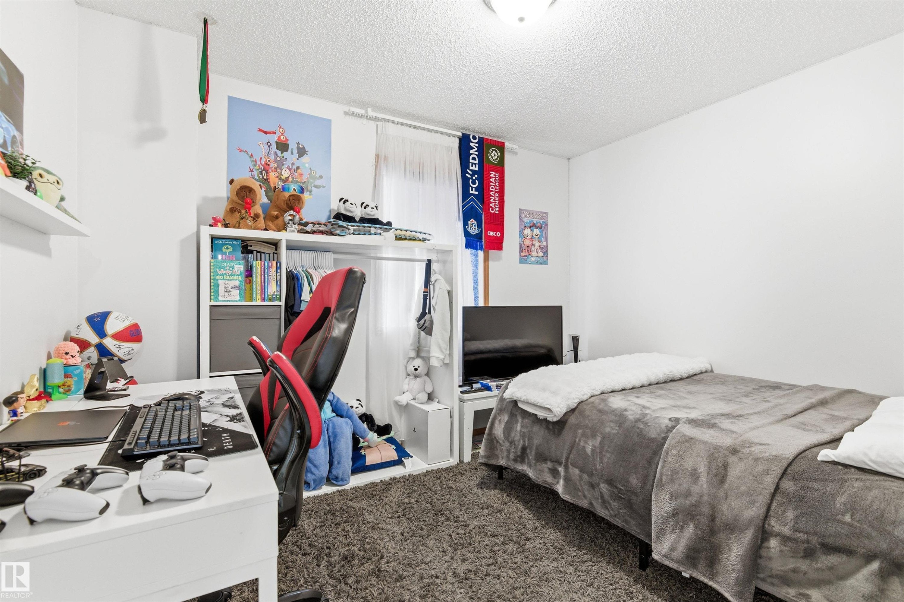 582 Glenwright Crescent, Edmonton, AB - Indoor Photo Showing Bedroom