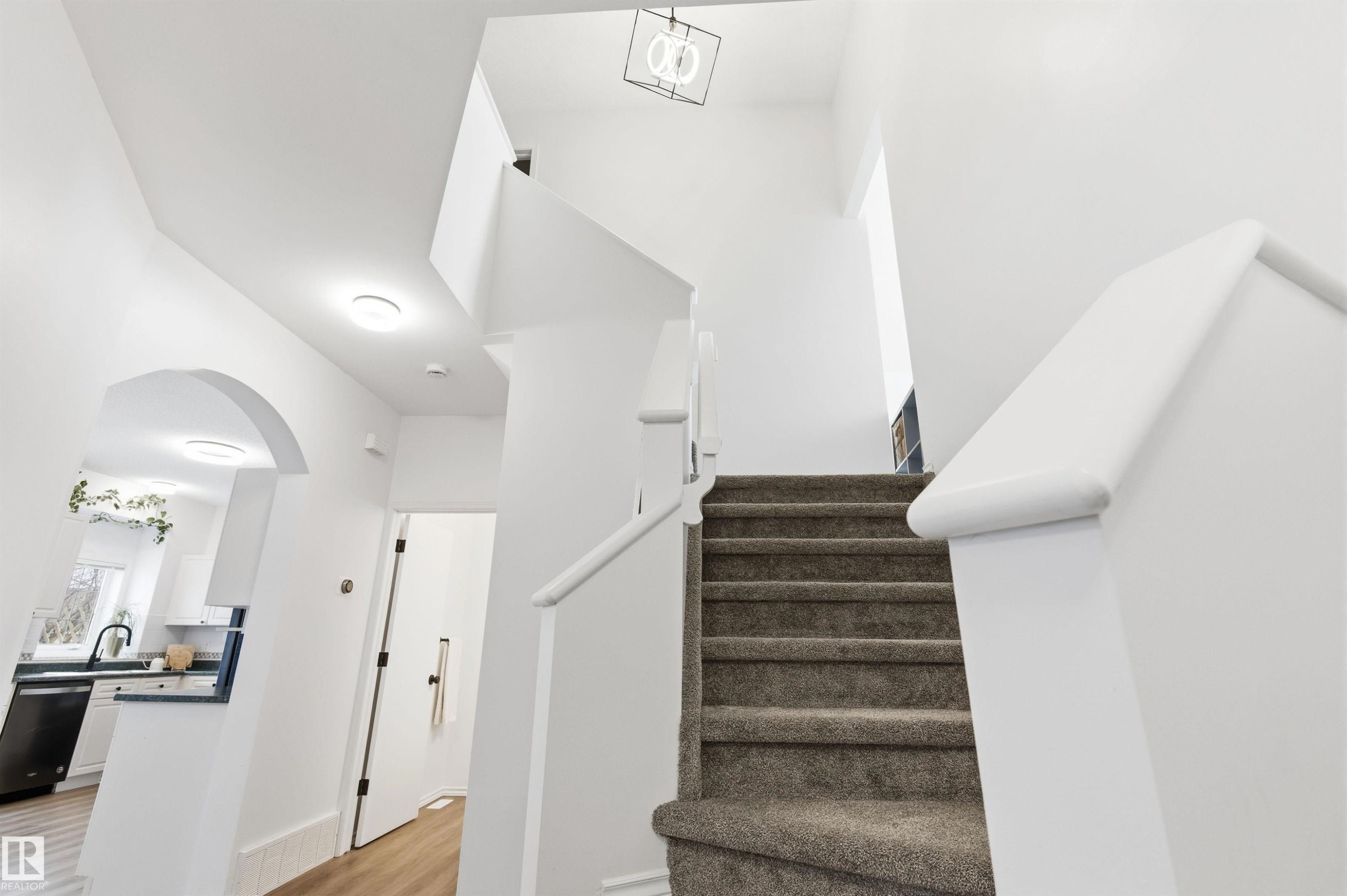 582 Glenwright Crescent, Edmonton, AB - Indoor Photo Showing Other Room