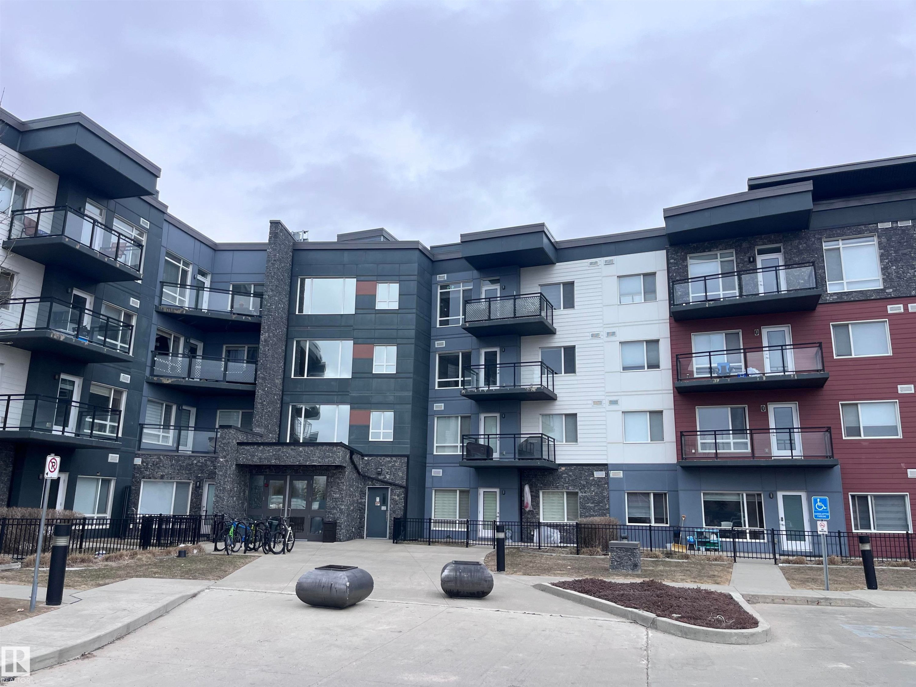 7508 Getty Gate, Edmonton, AB