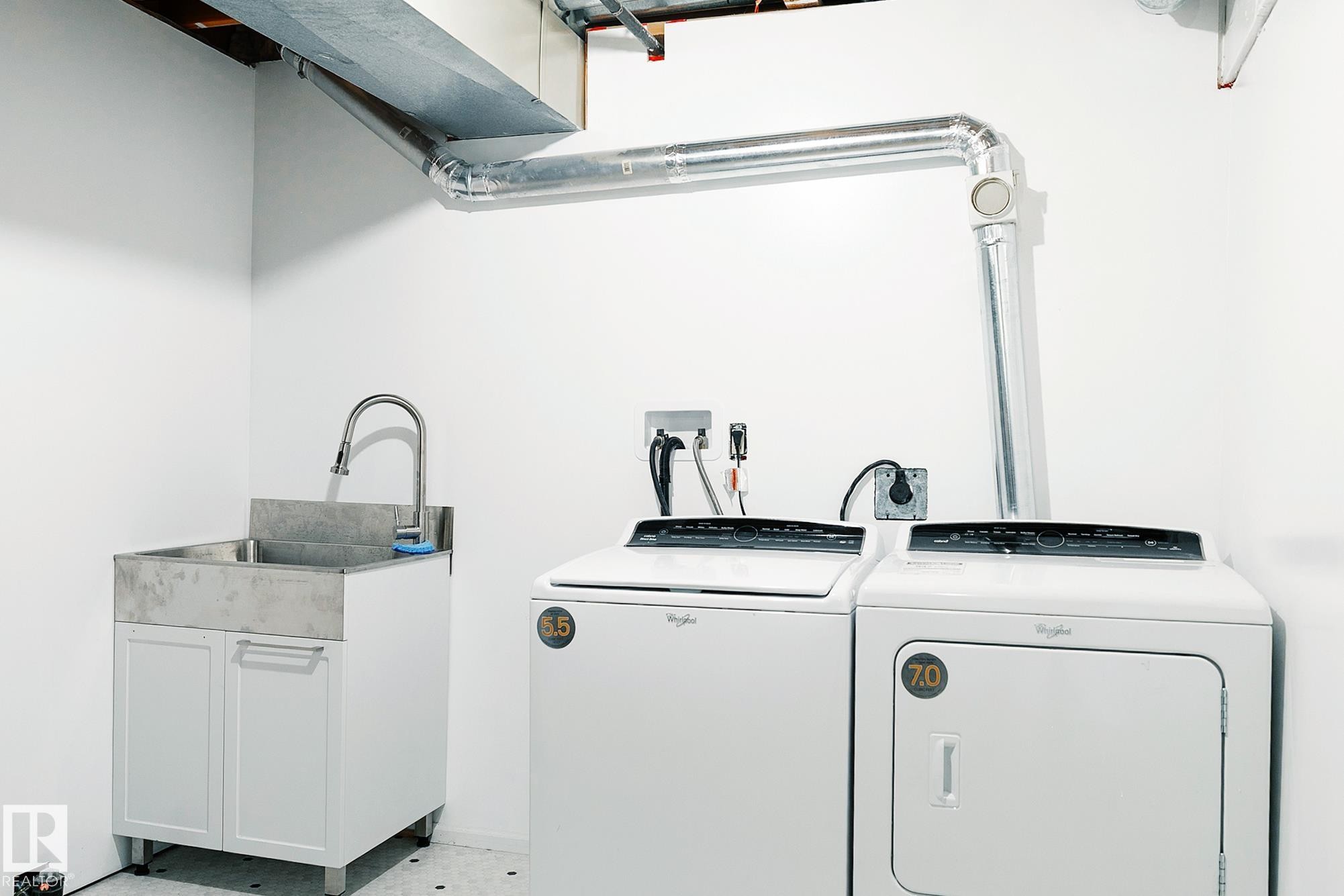 11365 22 Avenue, Edmonton, AB - Indoor Photo Showing Laundry Room