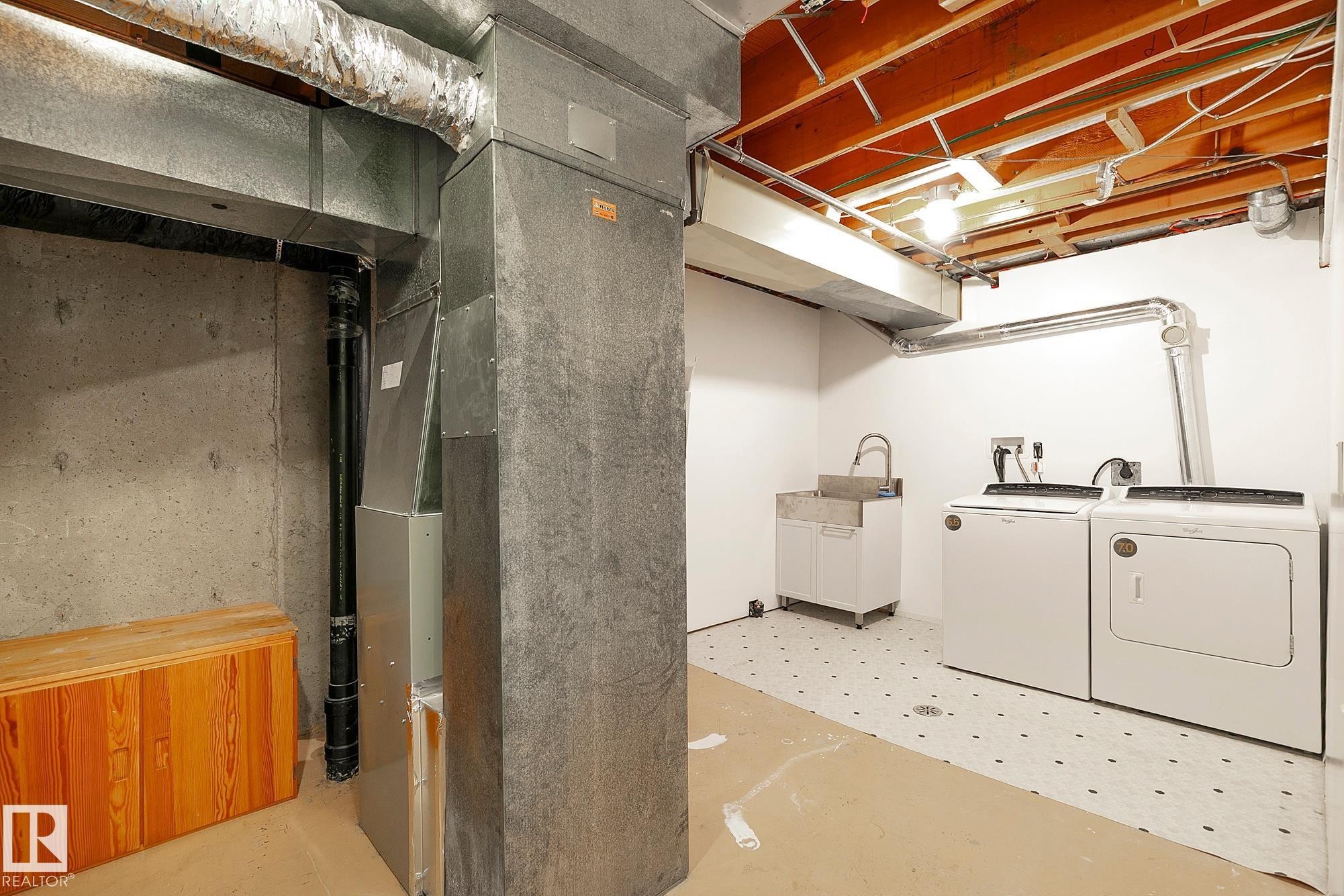 11365 22 Avenue, Edmonton, AB - Indoor Photo Showing Laundry Room
