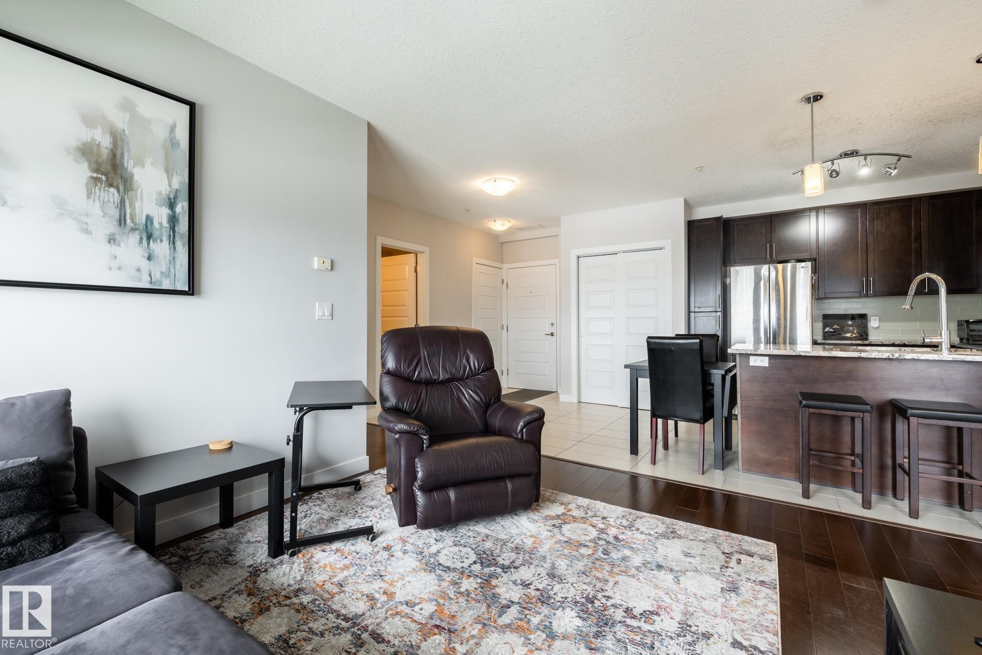 325 5151 Windermere Boulevard, Edmonton, AB - Indoor