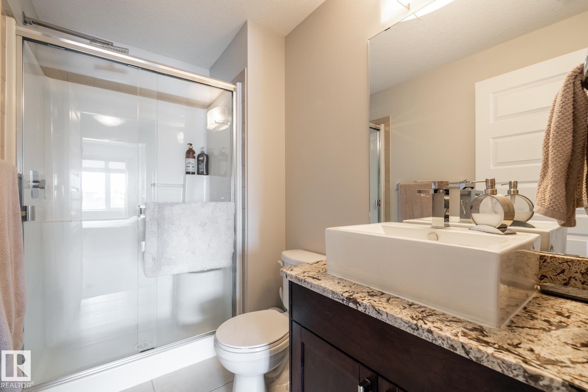 325 5151 Windermere Boulevard, Edmonton, AB - Indoor Photo Showing Bathroom