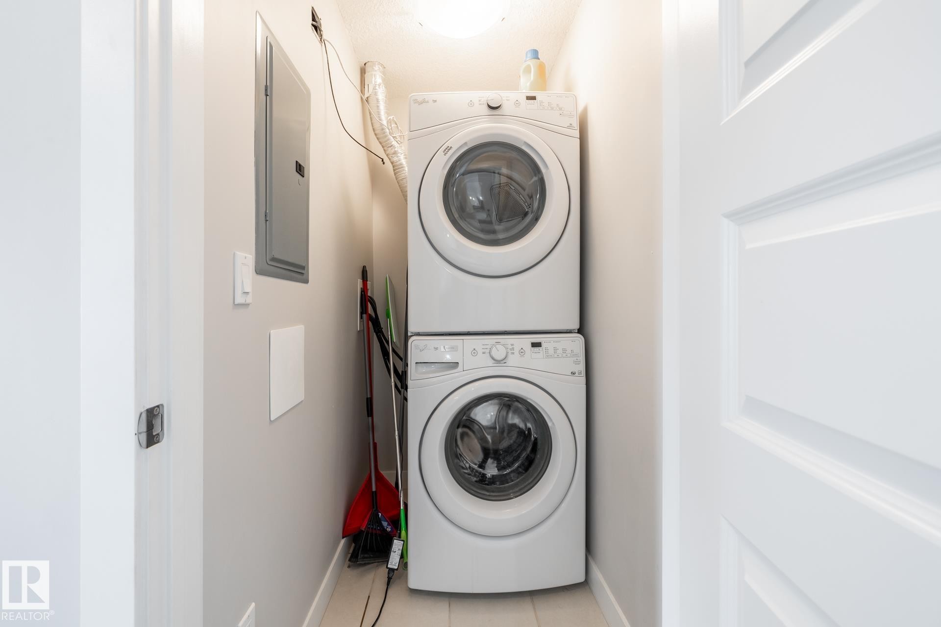 325 5151 Windermere Boulevard, Edmonton, AB - Indoor Photo Showing Laundry Room