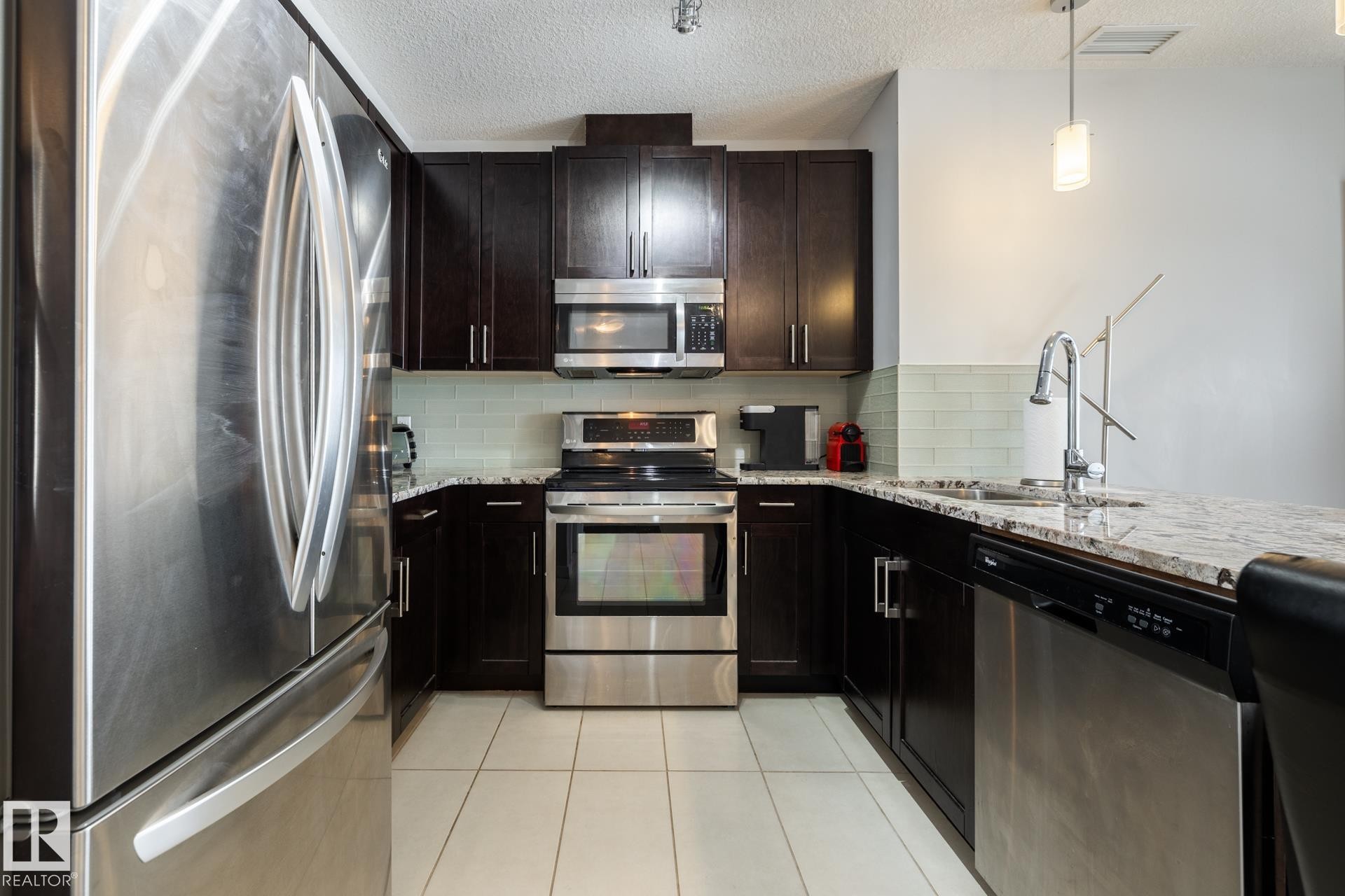 325 5151 Windermere Boulevard, Edmonton, AB - Indoor Photo Showing Kitchen With Upgraded Kitchen