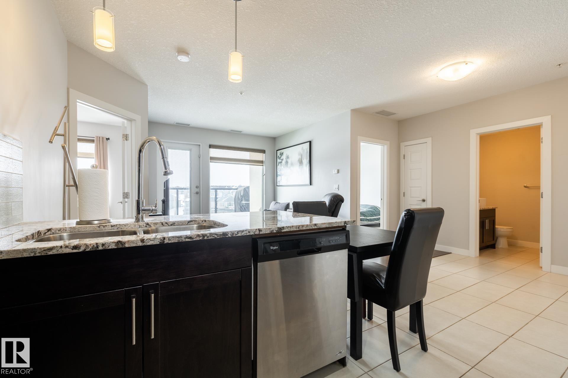 325 5151 Windermere Boulevard, Edmonton, AB - Indoor