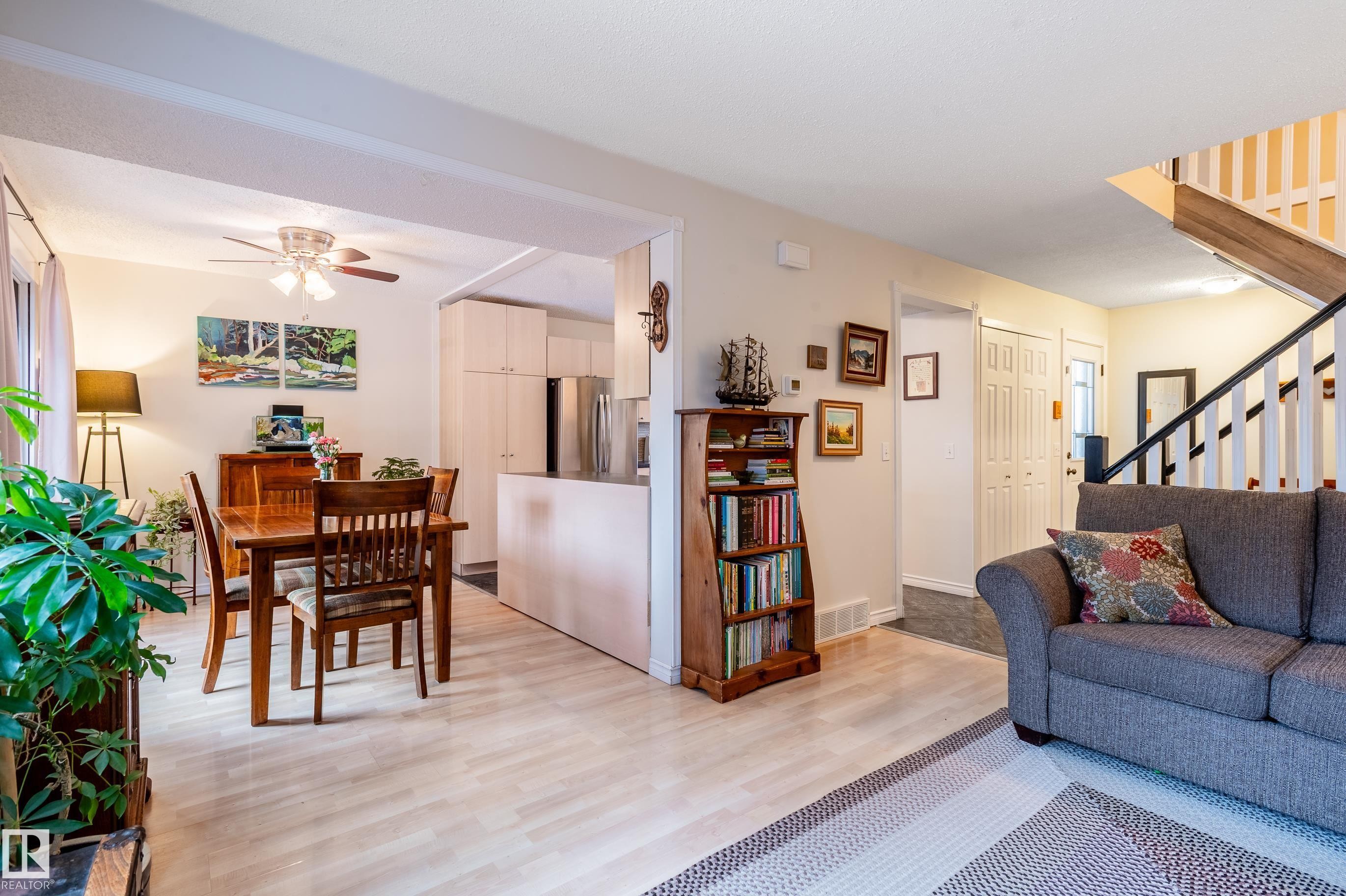 71 Forest Grove, St. Albert, AB - Indoor Photo Showing Living Room